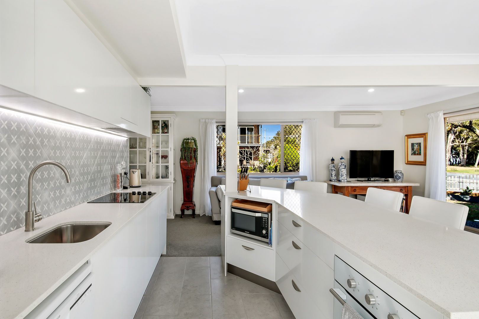 1/31 Eider Avenue, Paradise Point, QLD 4216