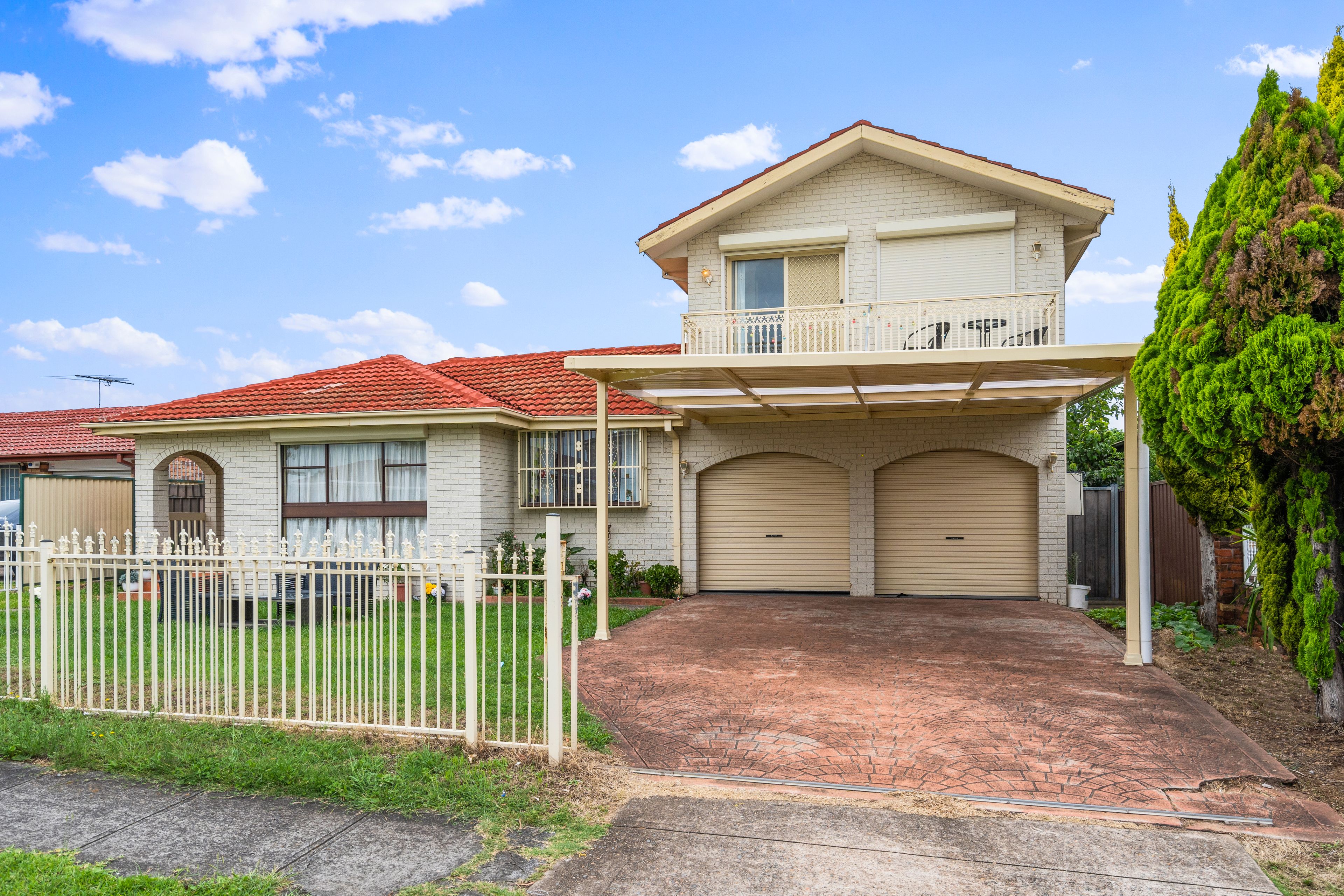 16 Chickasaw Crescent, Greenfield Park NSW 2176