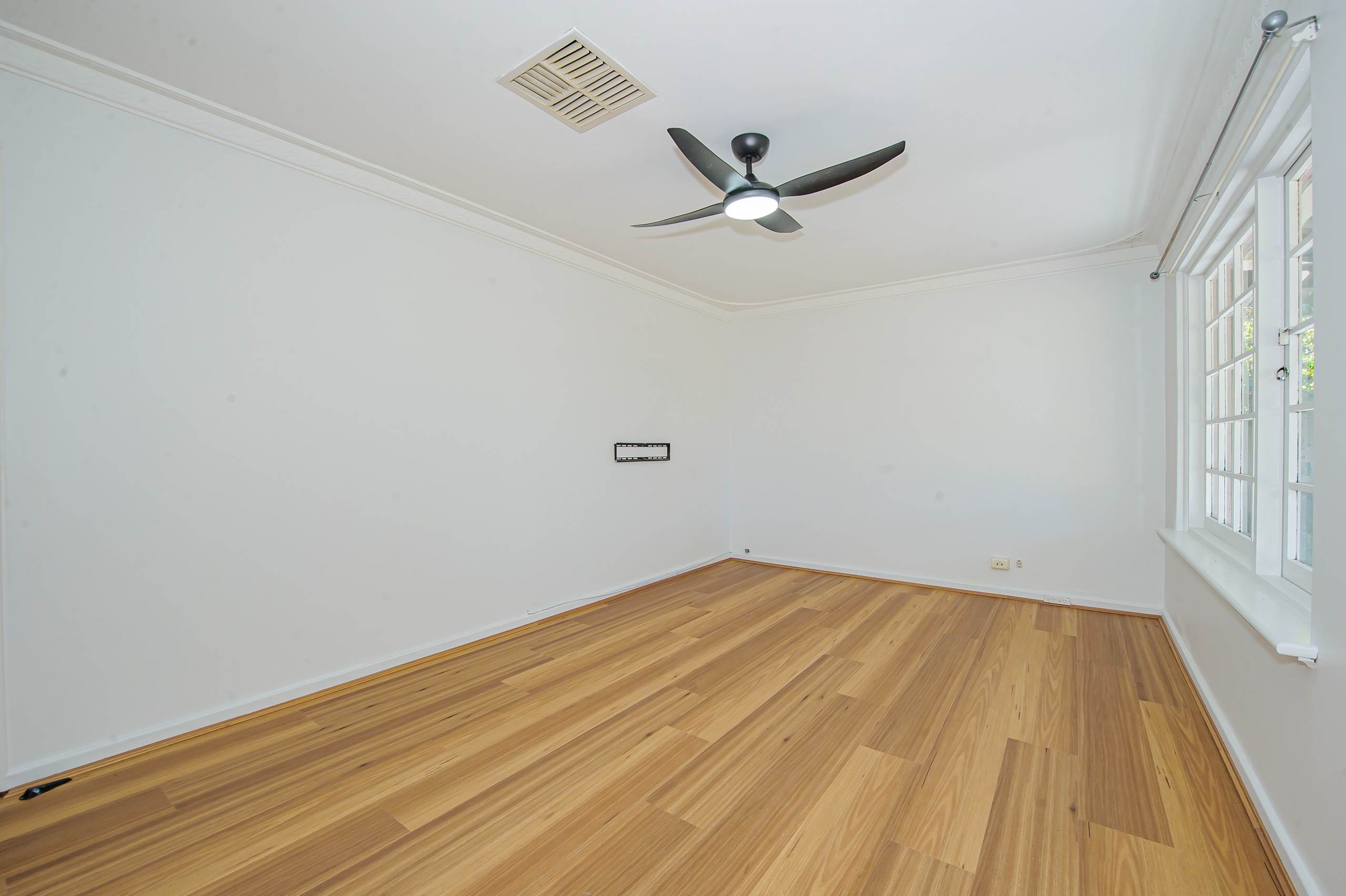 45 Waratah Drive, Camillo, WA 6111