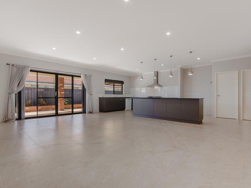 4 Vila Do Porto Crescent — photo 11 of 29