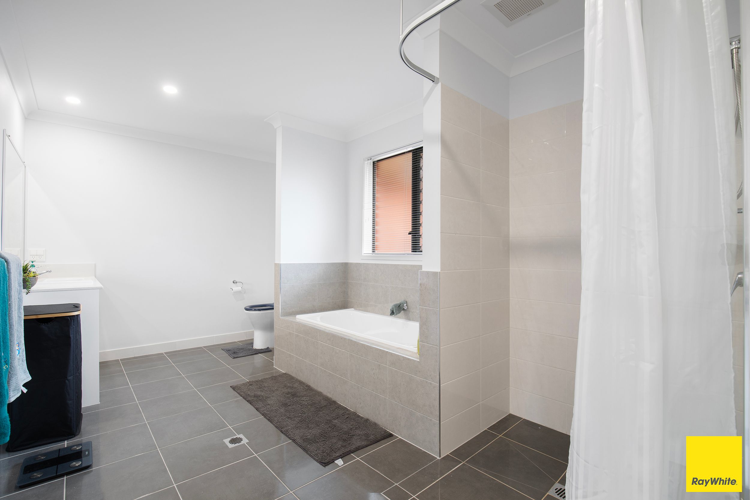 2 Greaves Close — photo 7 of 12