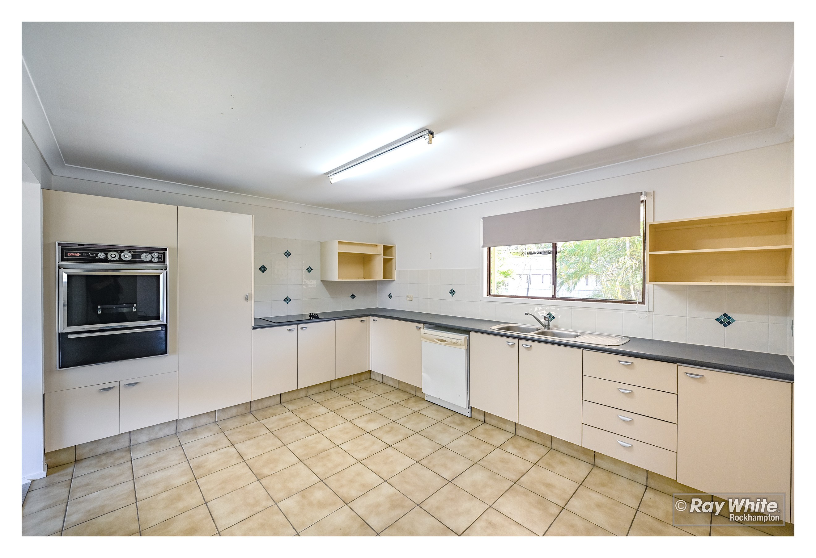 27 Roderkirchen Street, Kawana, QLD 4701