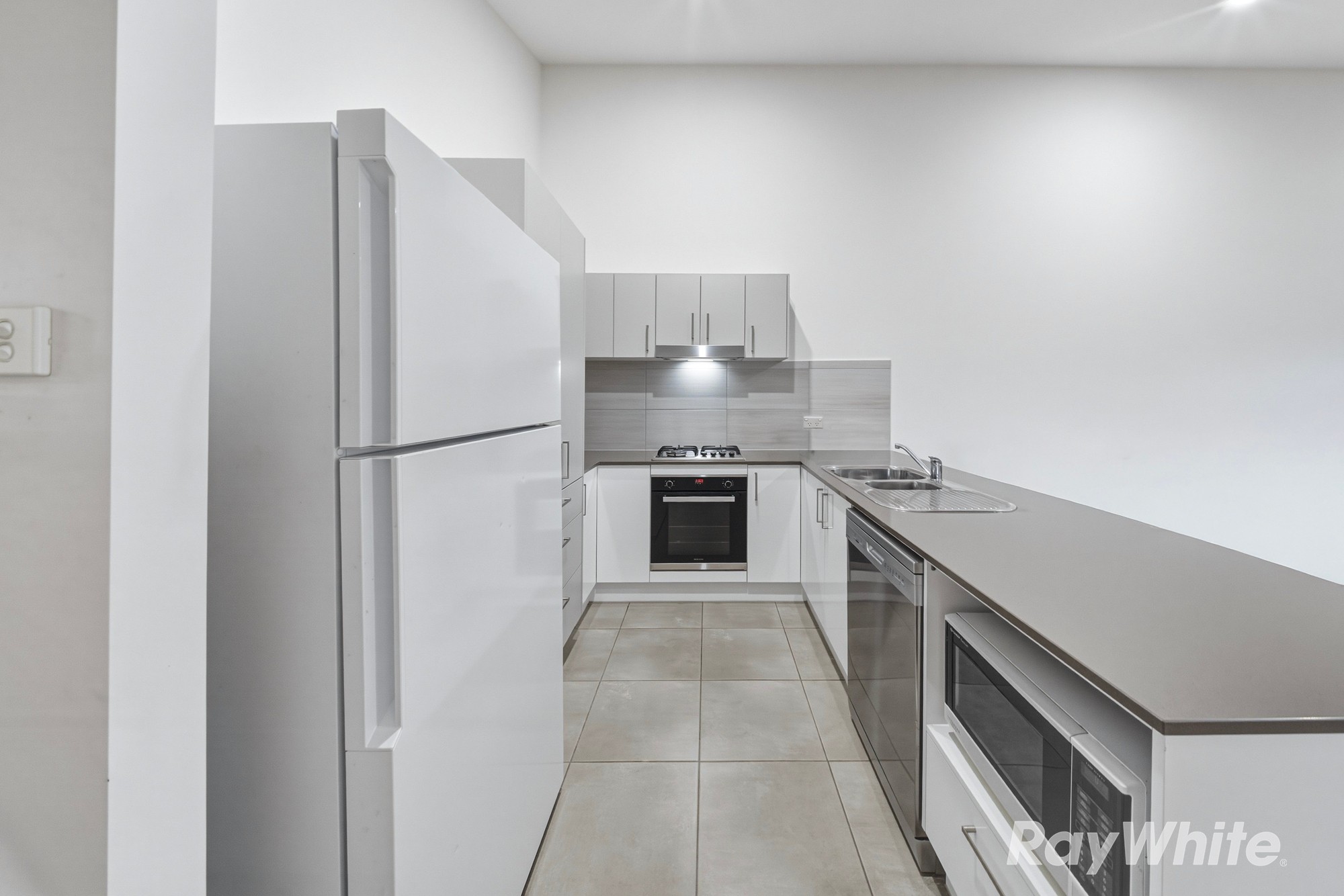 2/188 Denton Park Drive, Aberglasslyn, NSW 2320