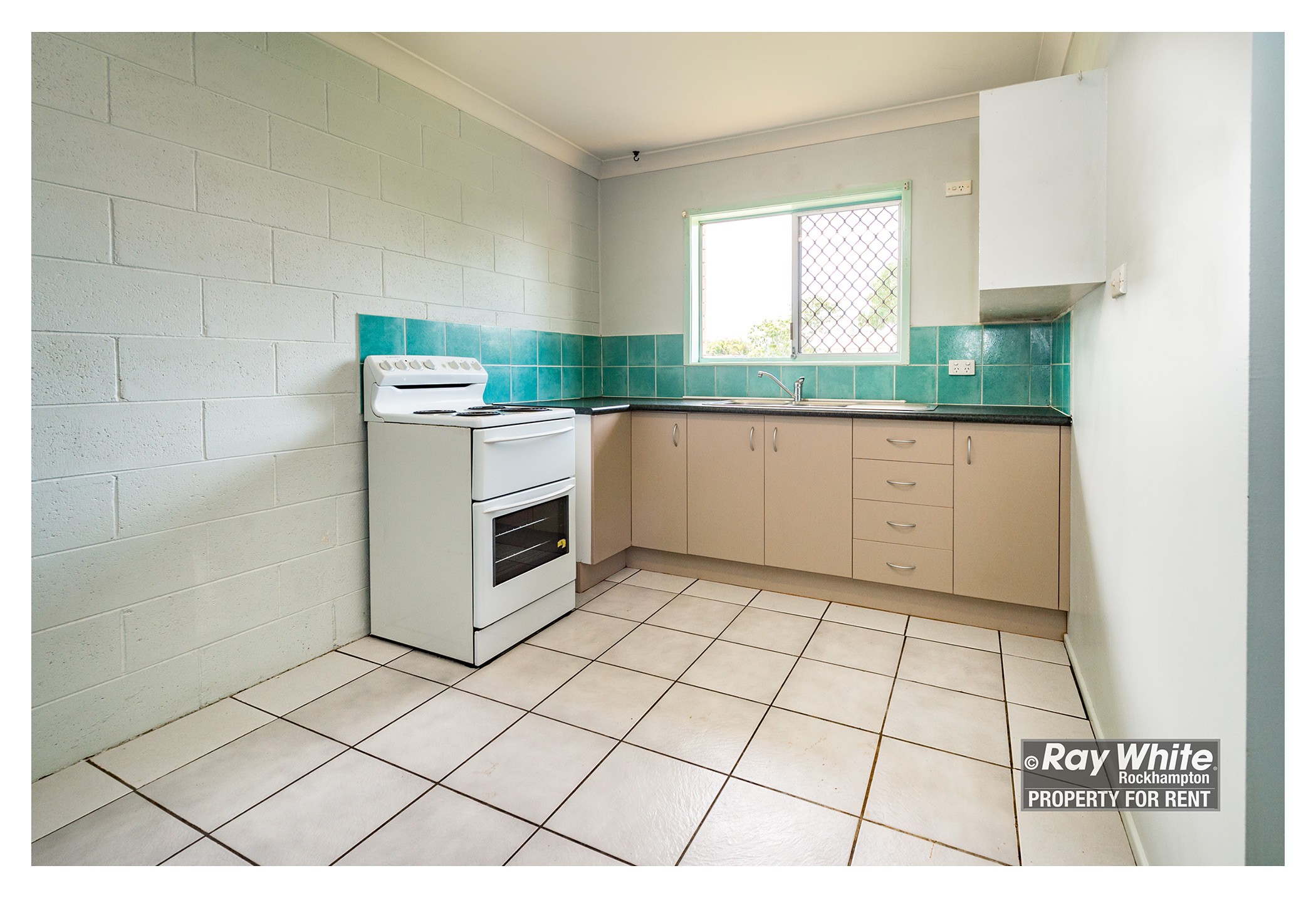 2/235 Farm Street, Kawana, QLD 4701