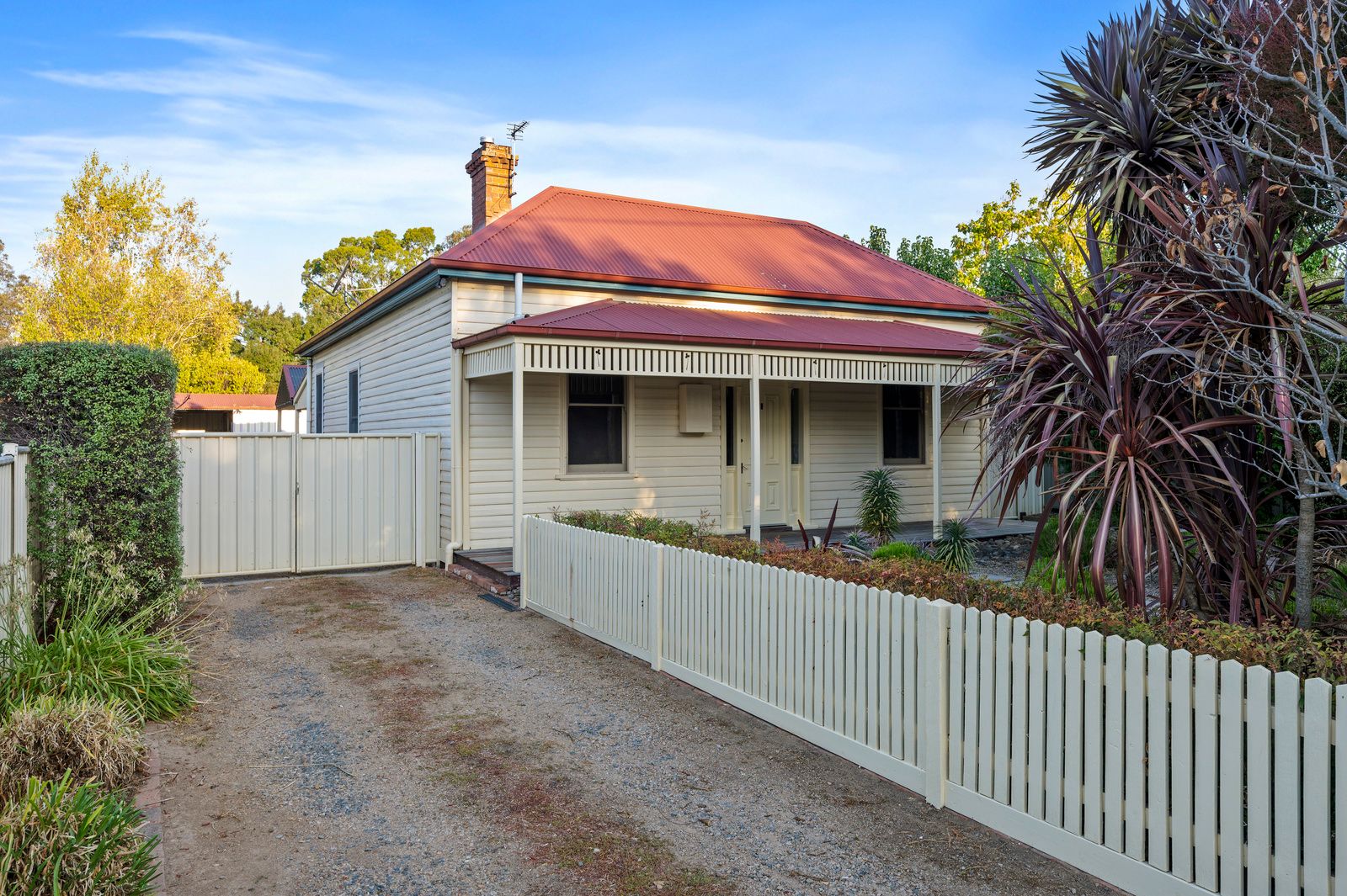 14 The Parade, Mansfield, VIC 3722