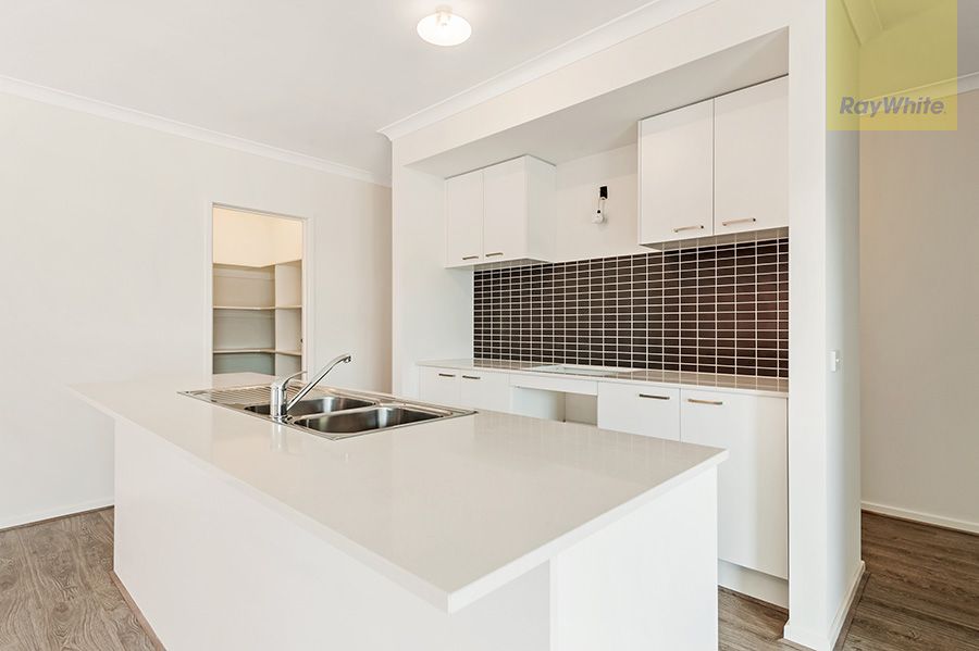 14 Streamside Avenue, Craigieburn, VIC 3064