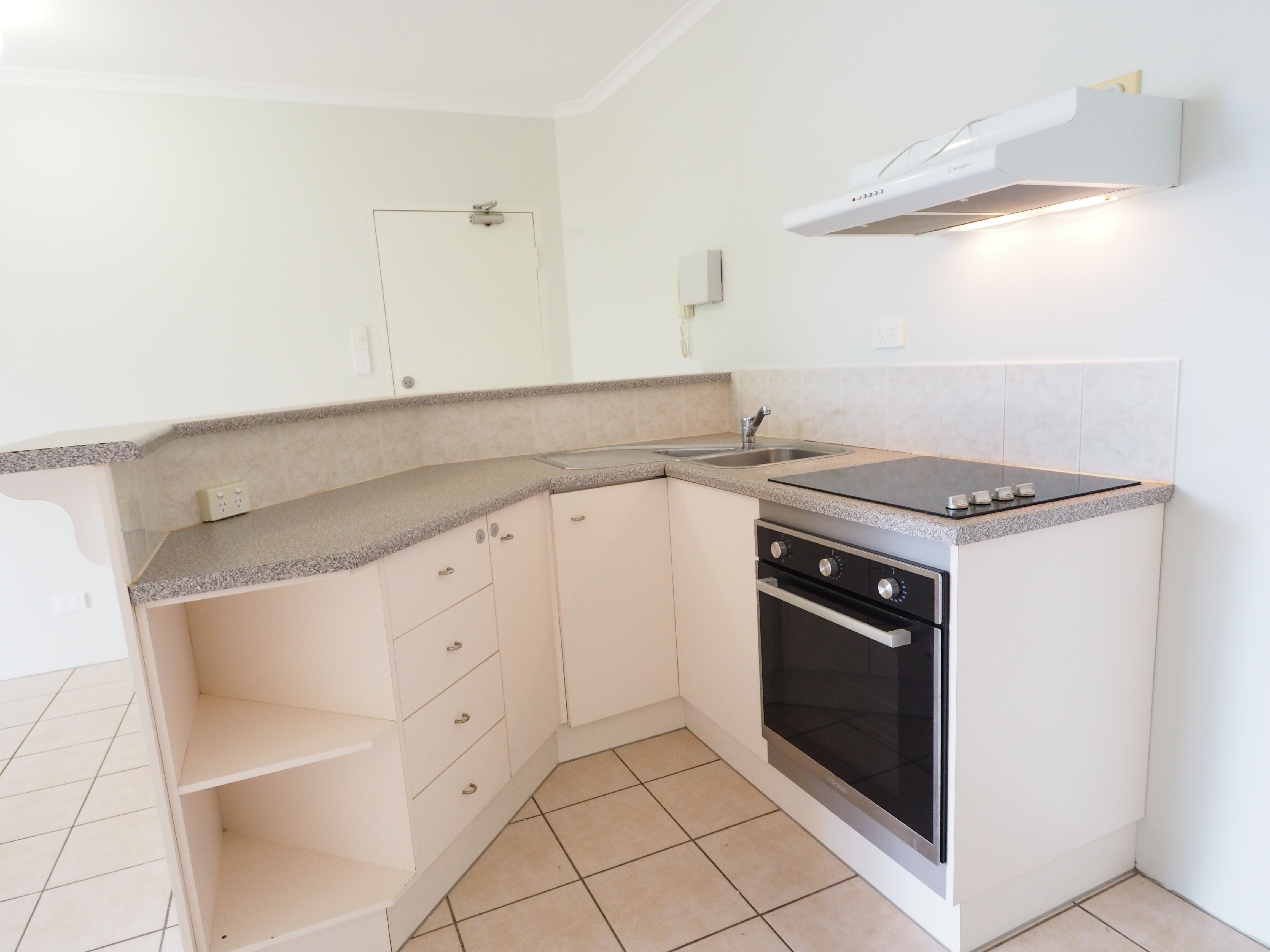 17/17-21 Martyn Street — photo 2 of 10