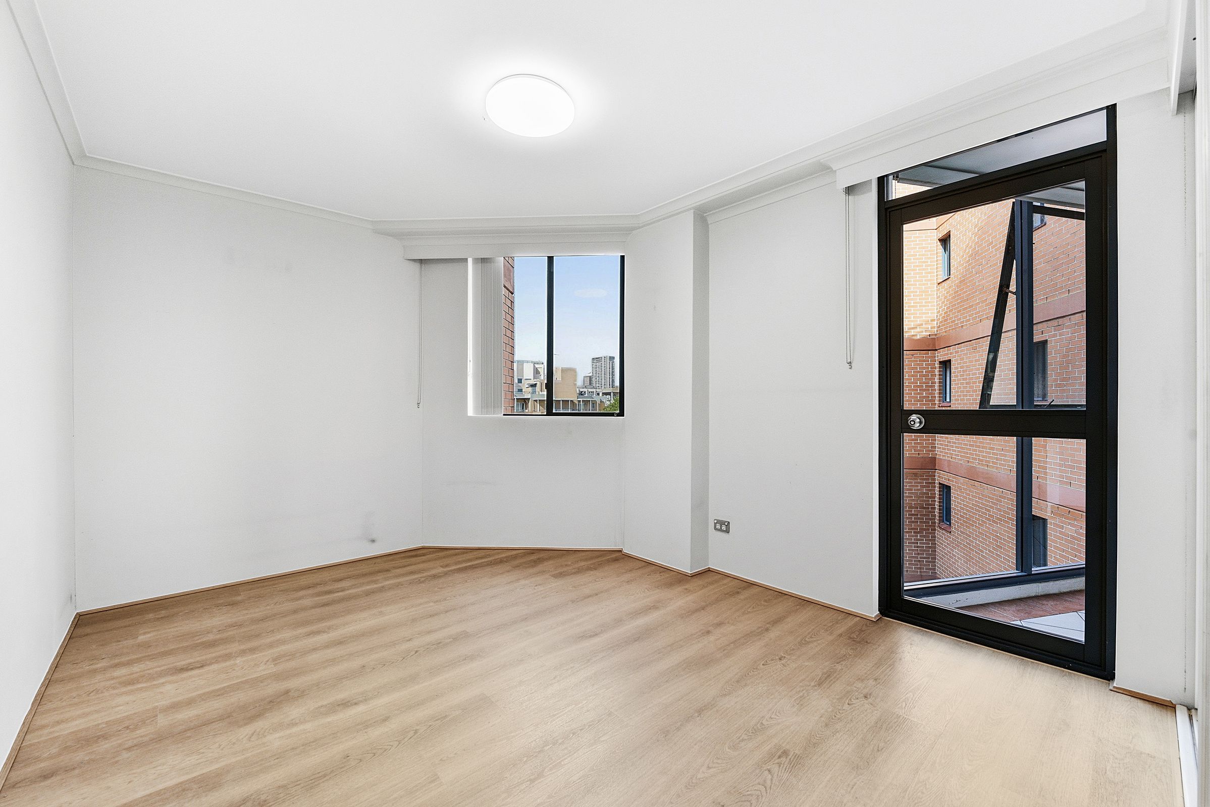 212/120 Pyrmont Street — photo 4 of 6