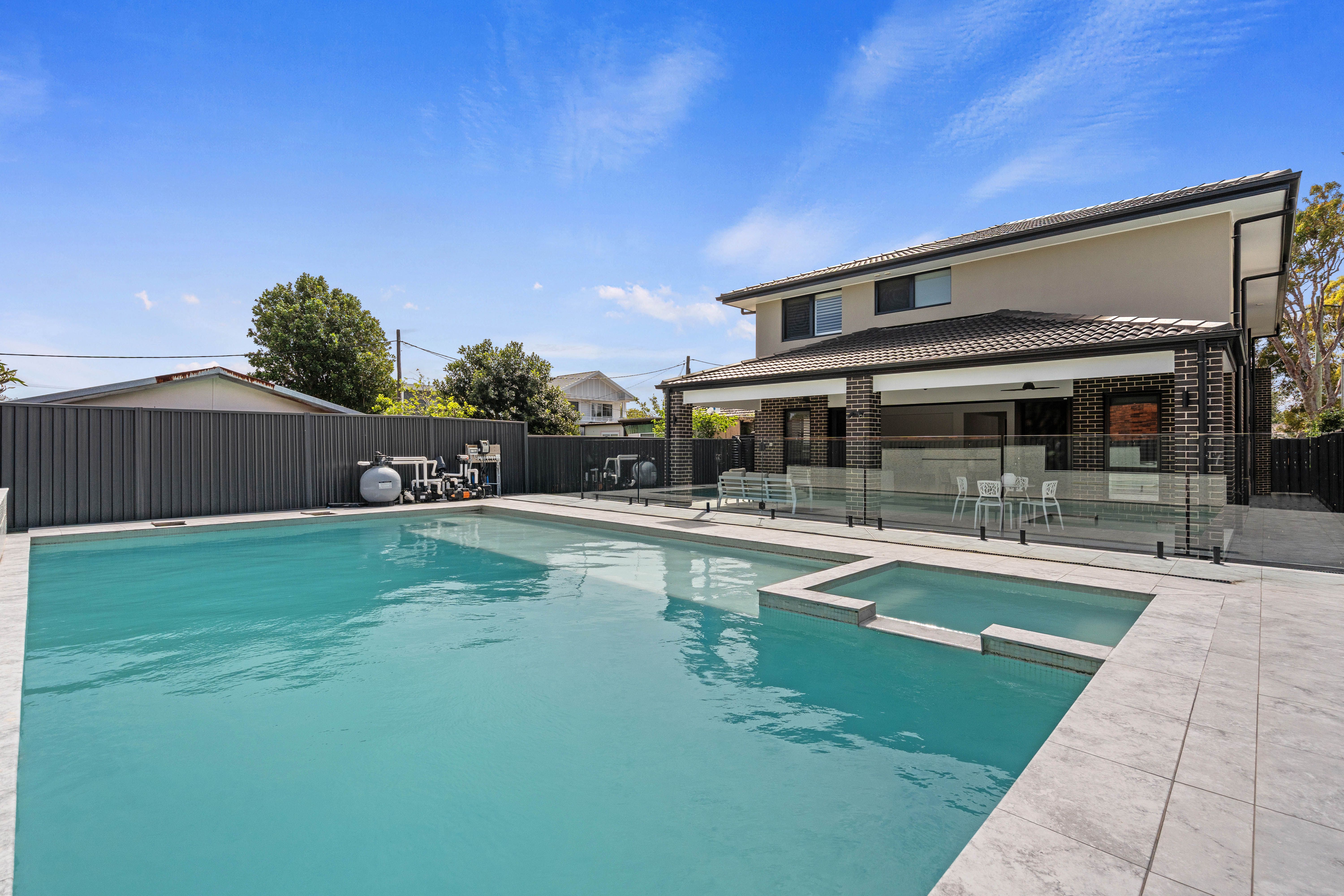 25 Chuter Avenue — photo 15 of 15
