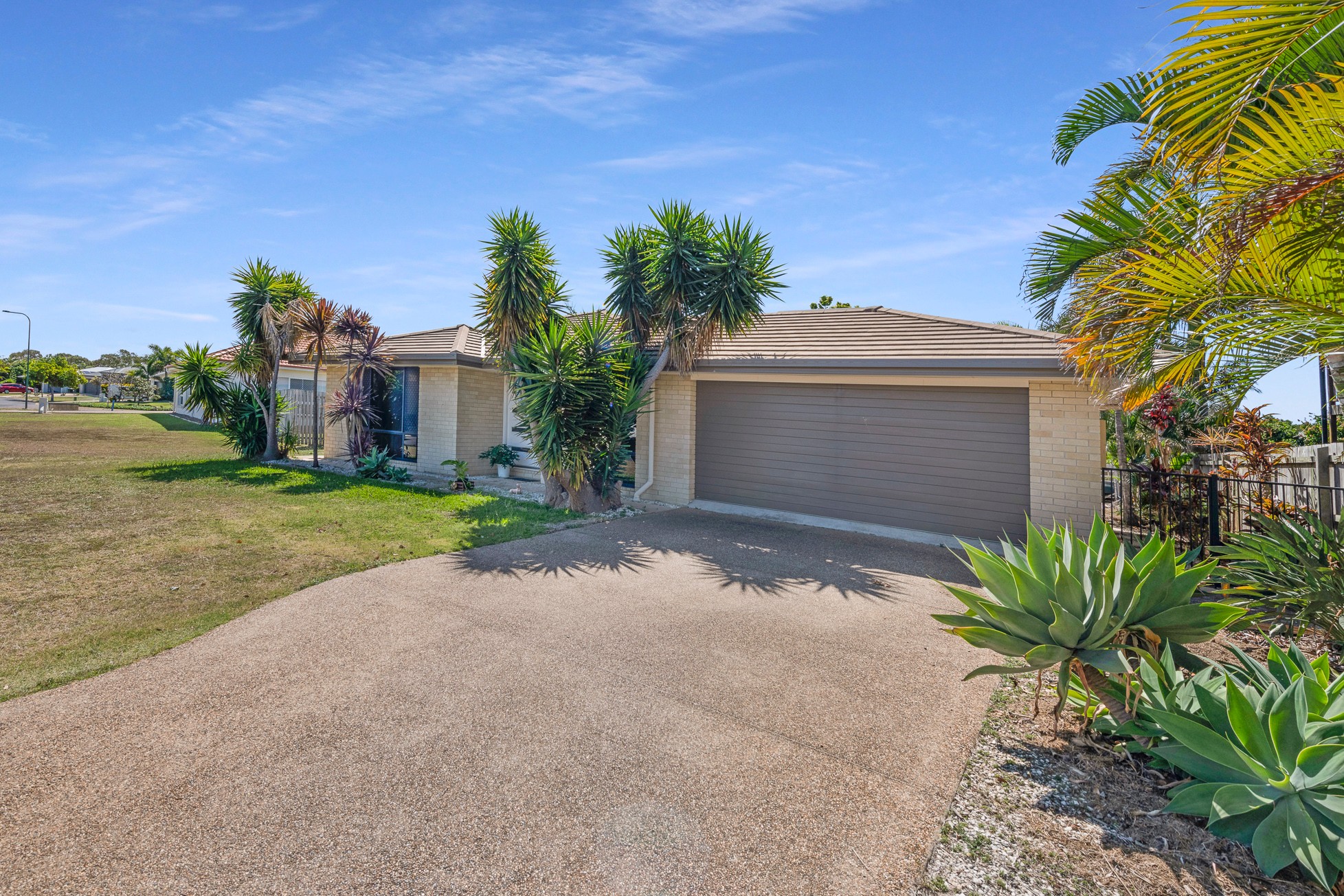 52 Bisdee Street, Coral Cove, QLD 4670