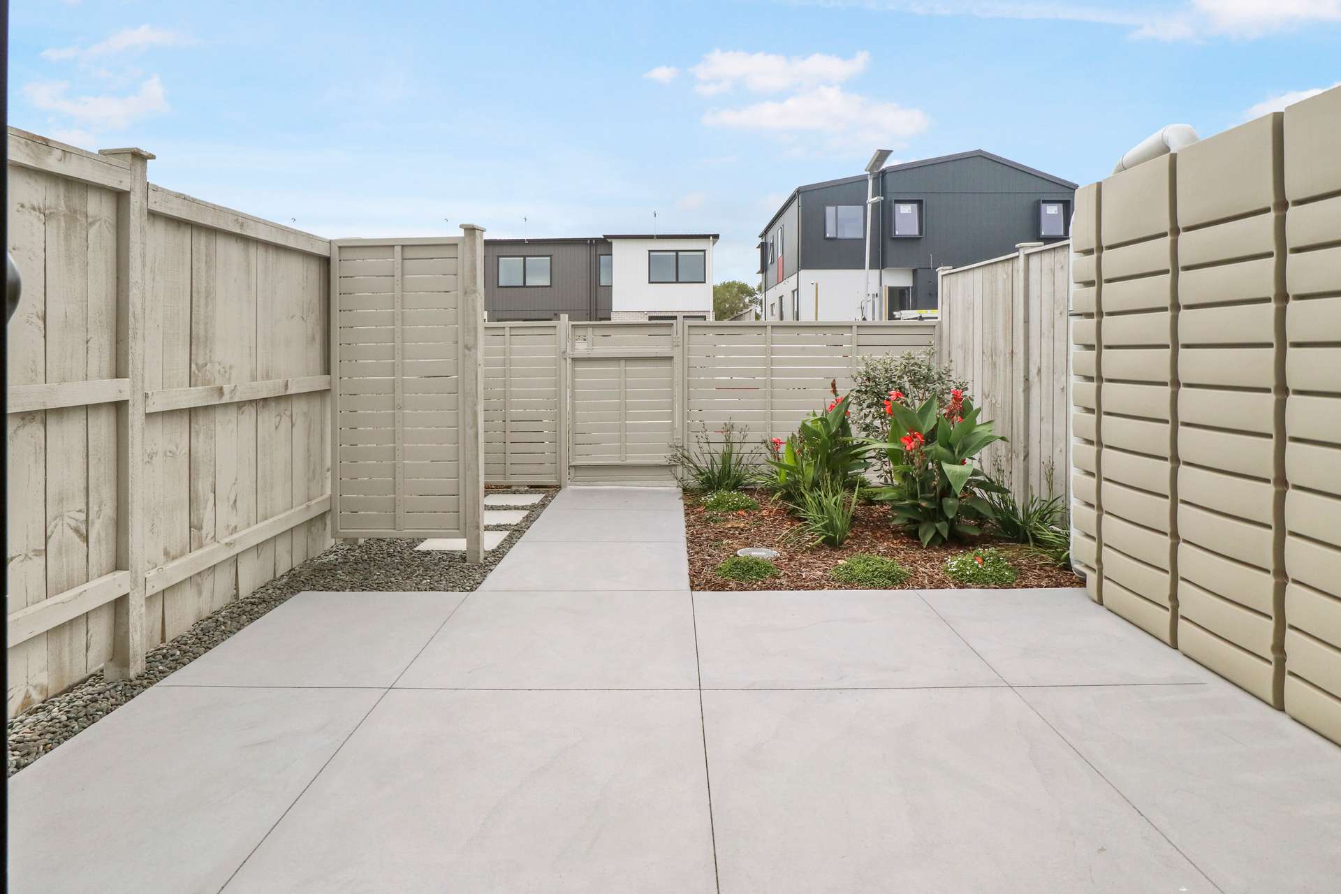 14 Nuku Place photo 8