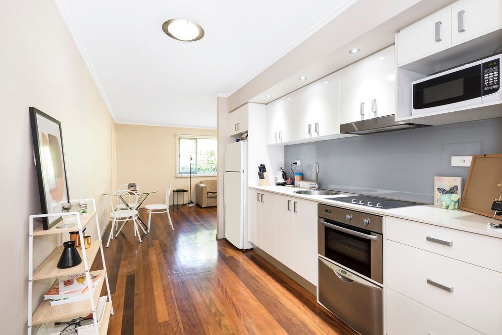 15 Cyril Street, Camp Hill QLD 4152