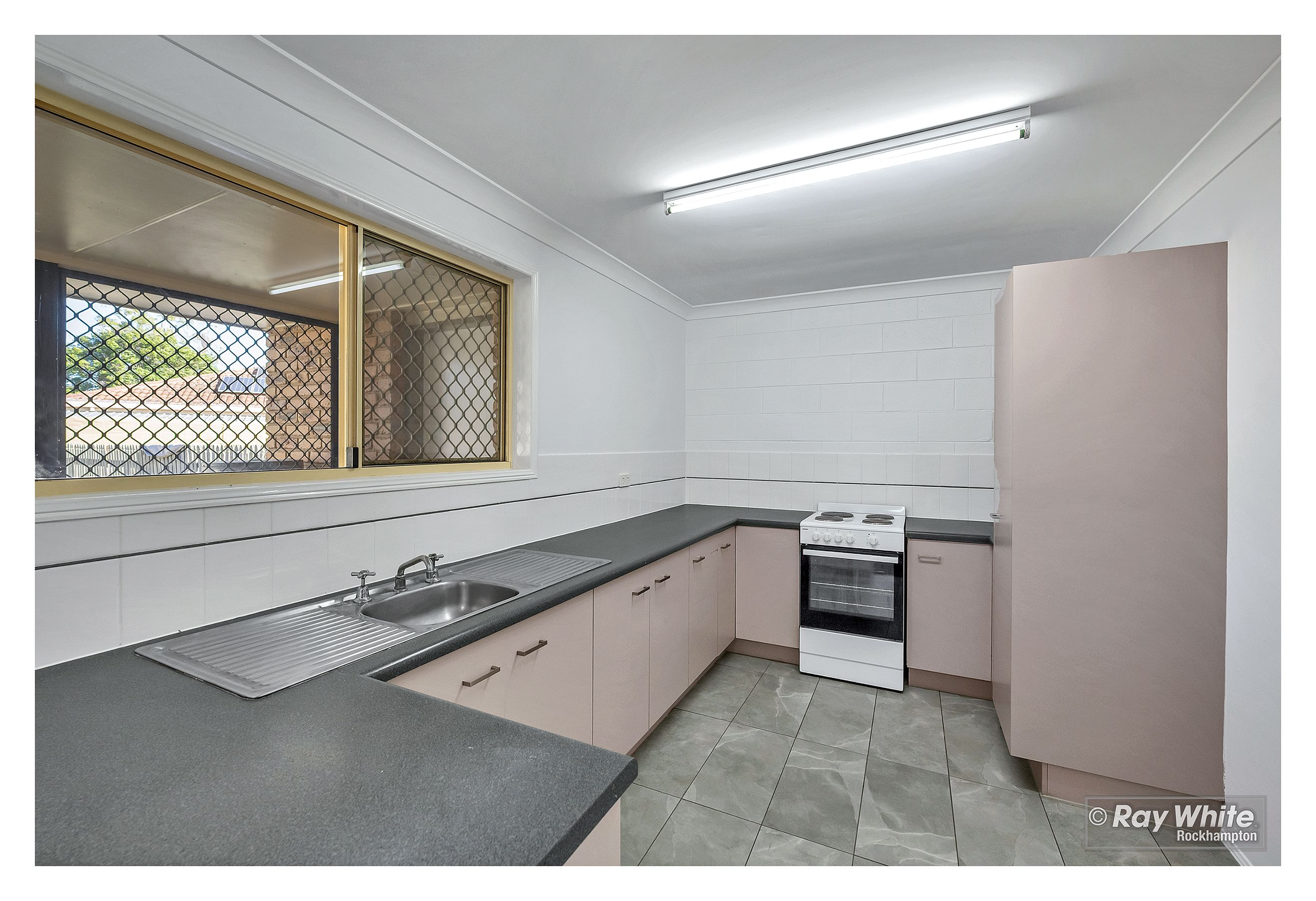 1 & 2/4 Orana Place, Kawana, QLD 4701