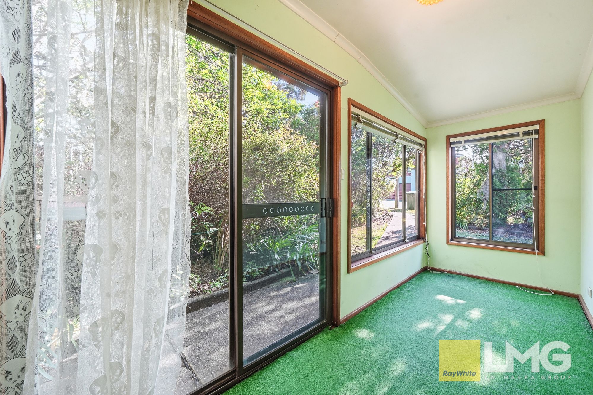 208 Harrow Road — photo 3 of 20