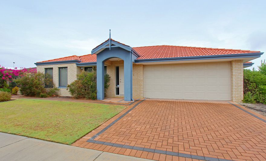 13 Civic Gardens, Cannington WA 6107