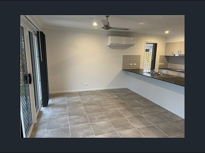 18 Stockyard Lane, Park Ridge, QLD 4125