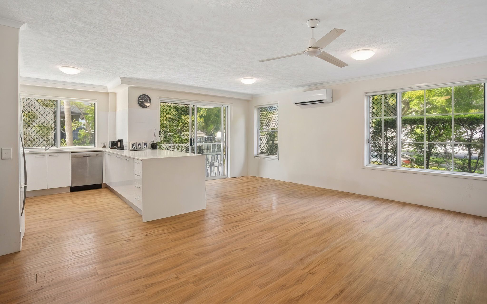 2/27-29 Walton Street — photo from Ray White Broadbeach
