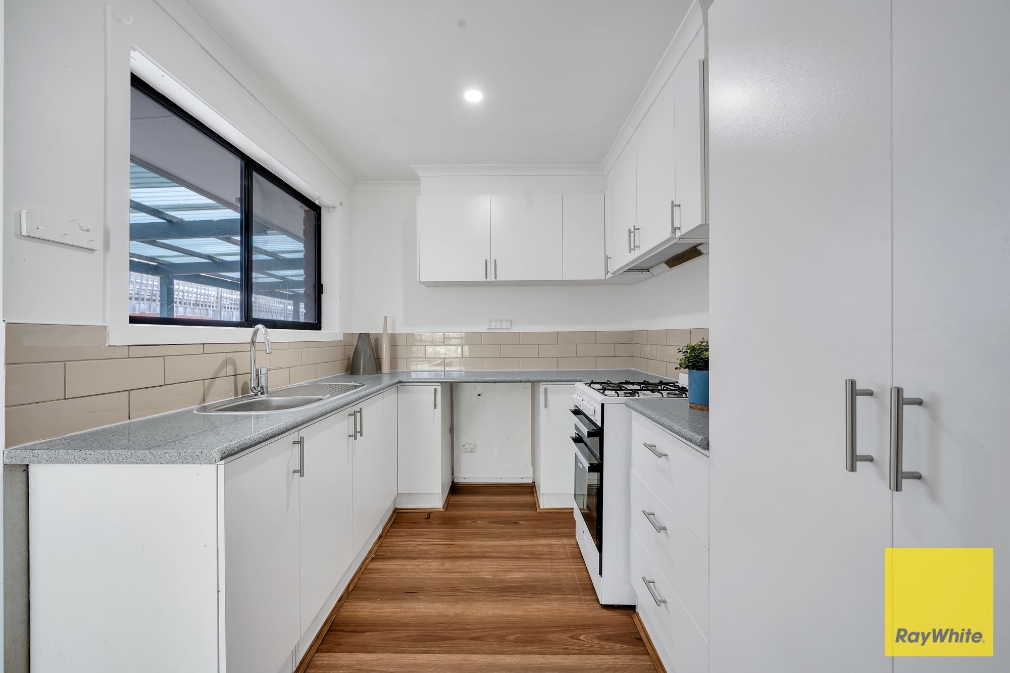 8 Callander Crescent — photo 9 of 24