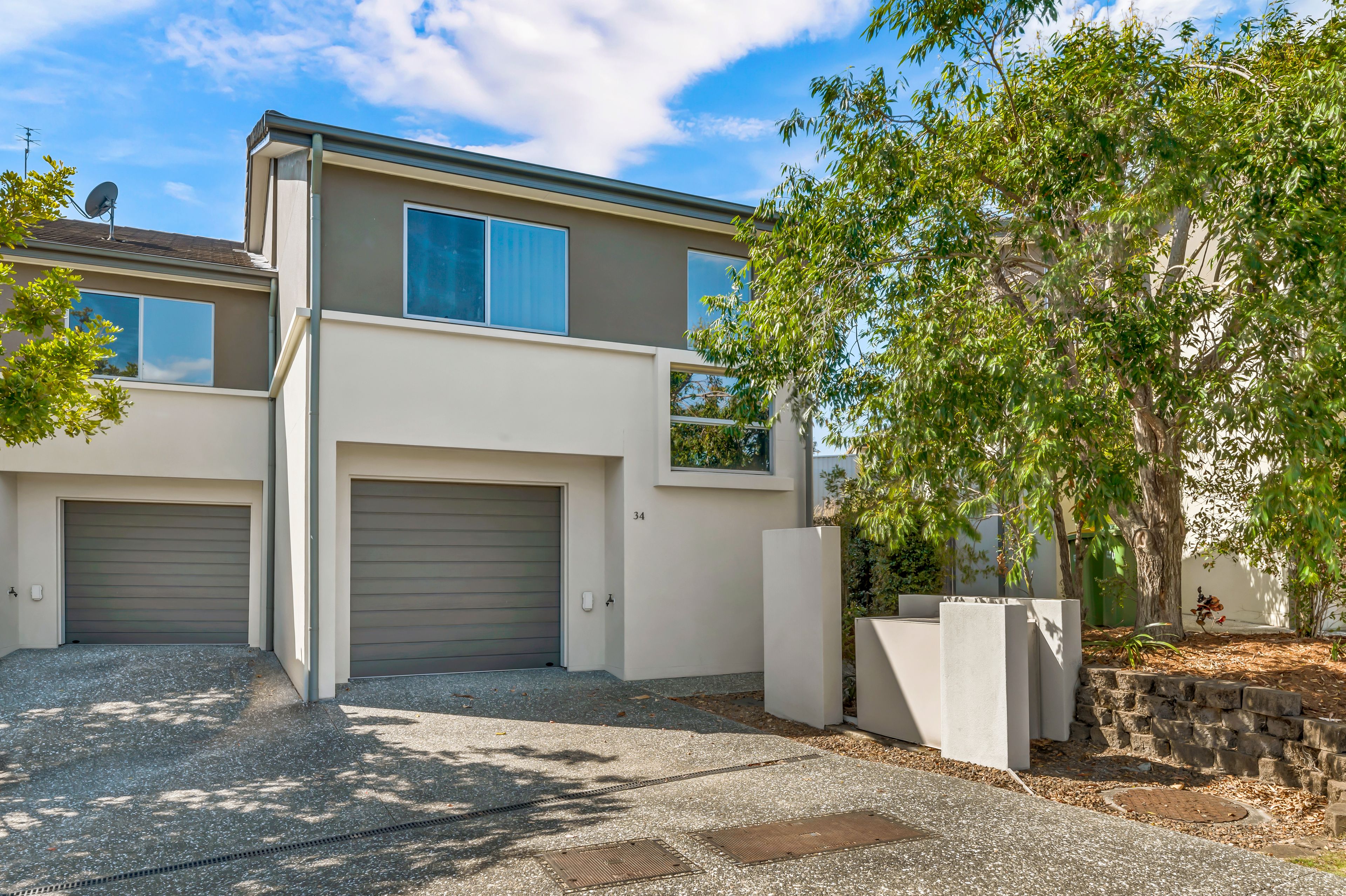 1 Belongil Street, Pacific Pines QLD 4211