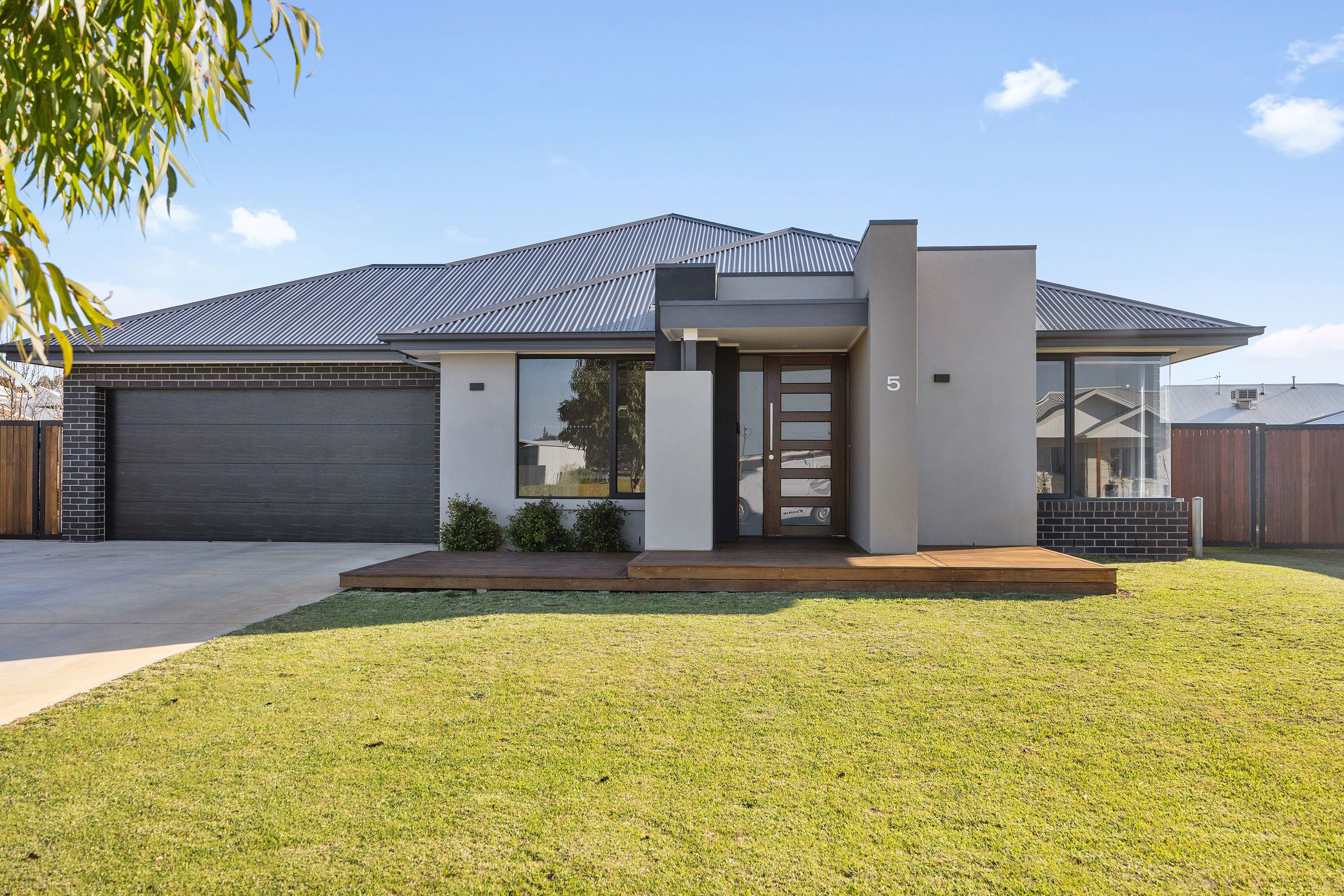 5 Red Gum Court — photo from Ray White Echuca