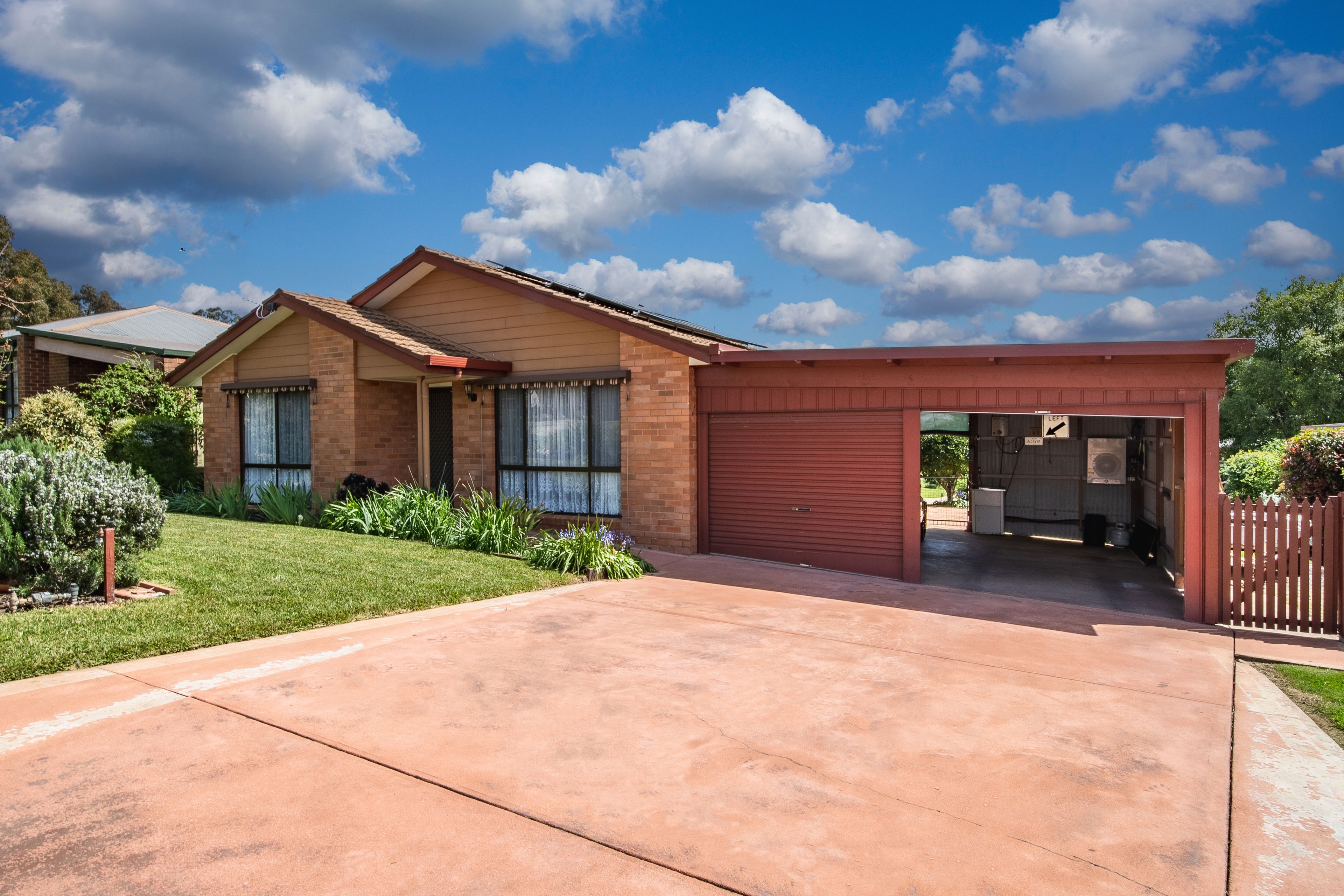 20 Howell Crescent, Kangaroo Flat, VIC 3555