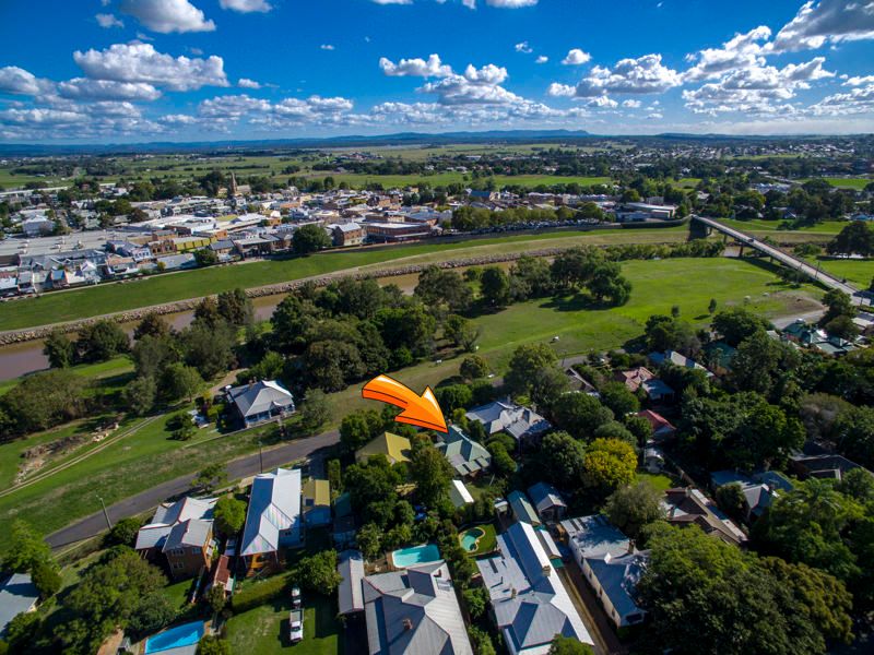 16 The Esplanade, Lorn, NSW 2320