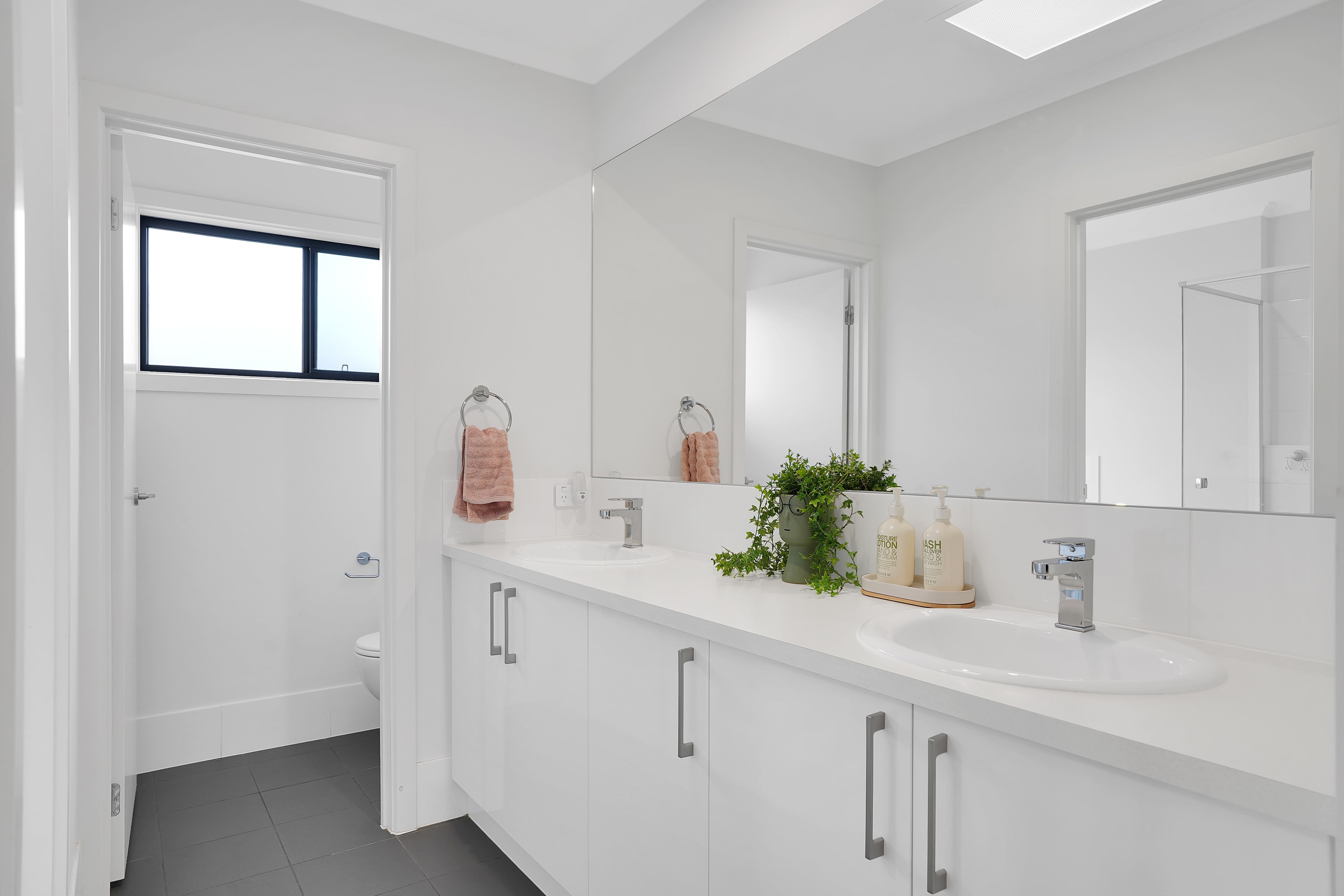 Unit 8/3 Lawrence Avenue — photo 7 of 16