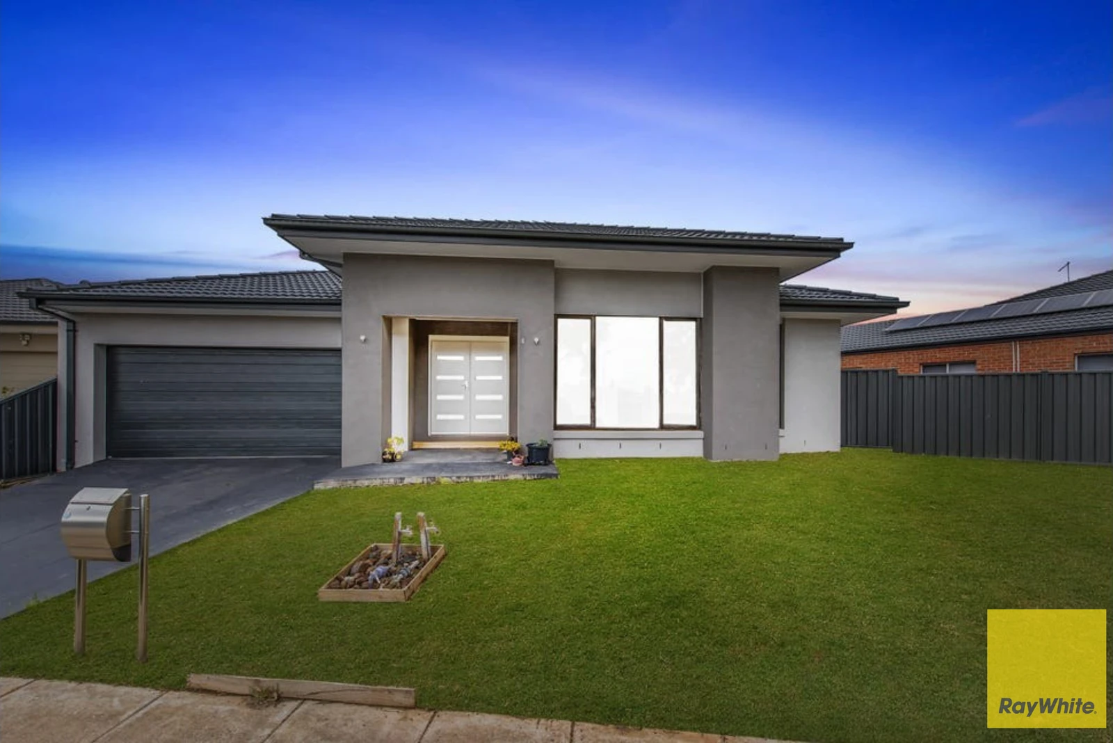 4 Creekside Boulevard, MANOR LAKES, VIC 3024