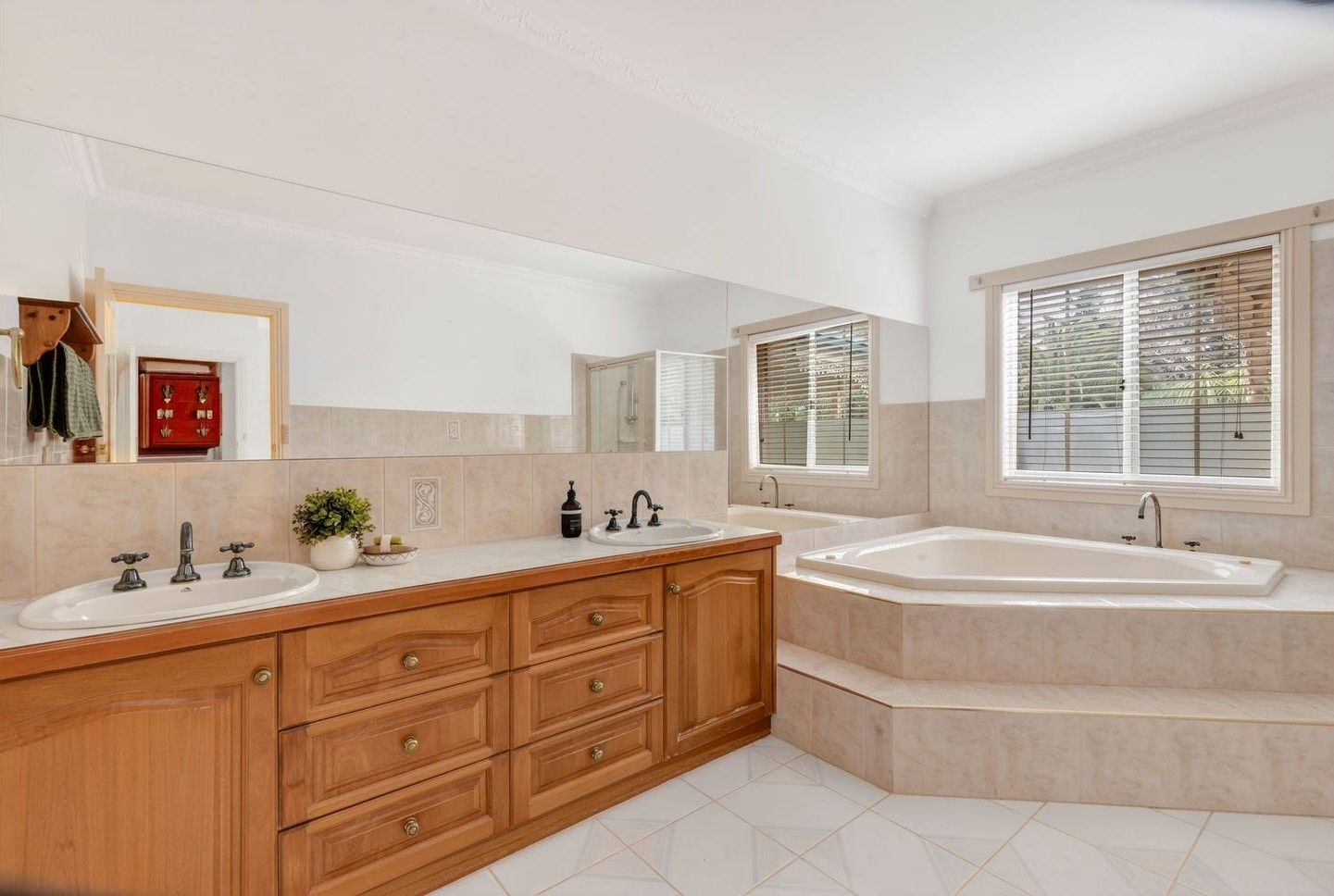 8 Kestrel Crescent — photo 13 of 27