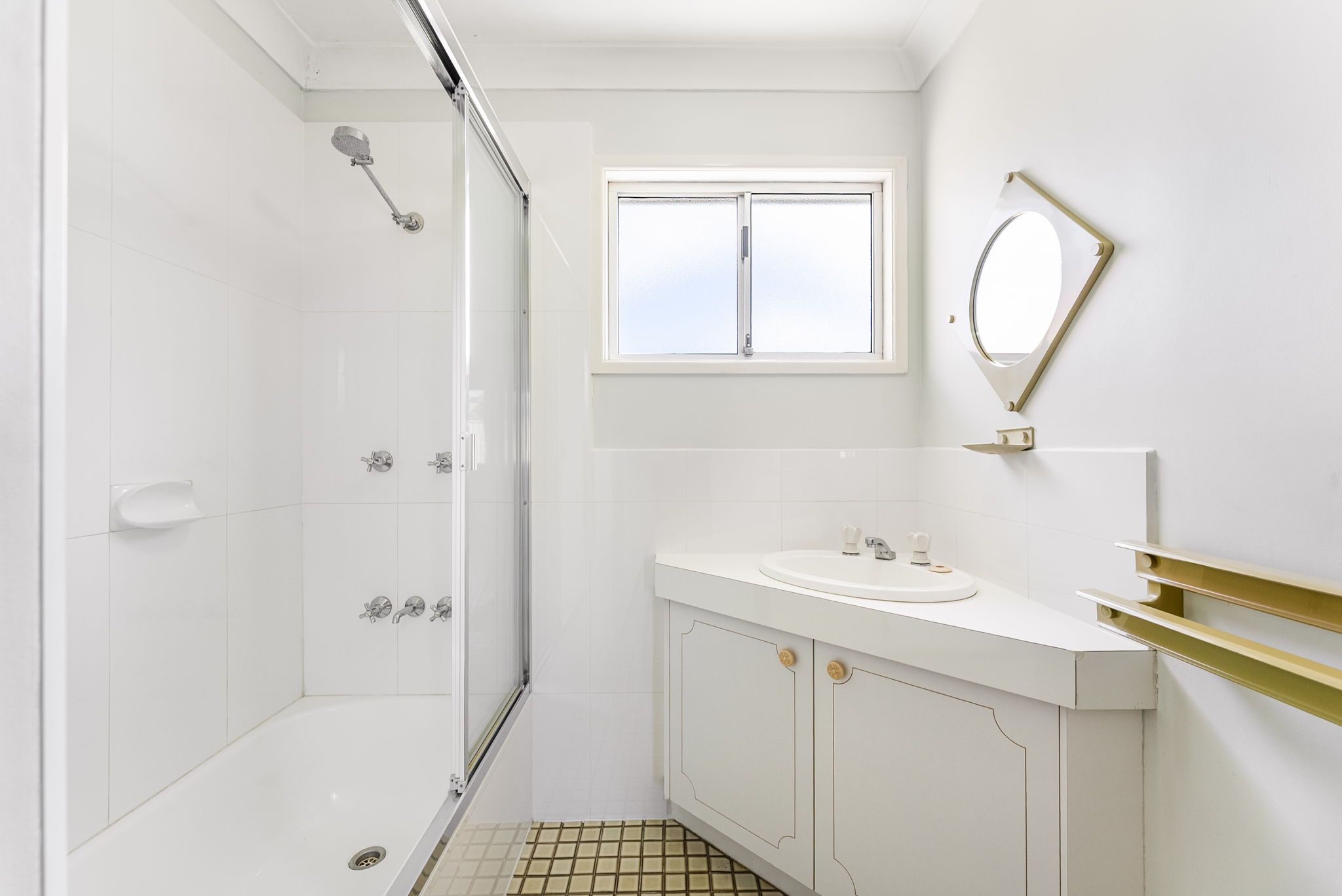 324 Middle Road — photo 13 of 20