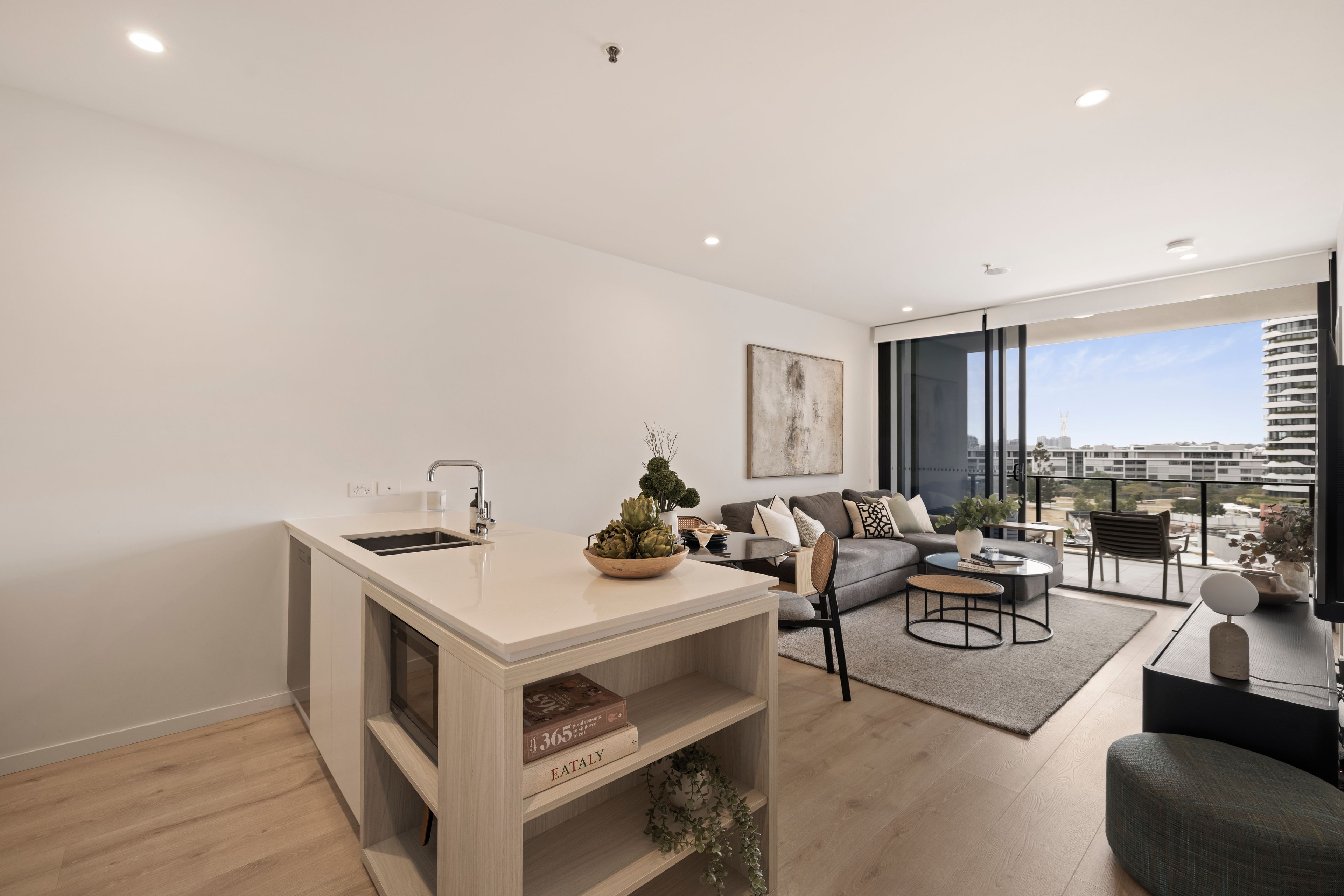 505/12 Cunningham Street — photo 3 of 12