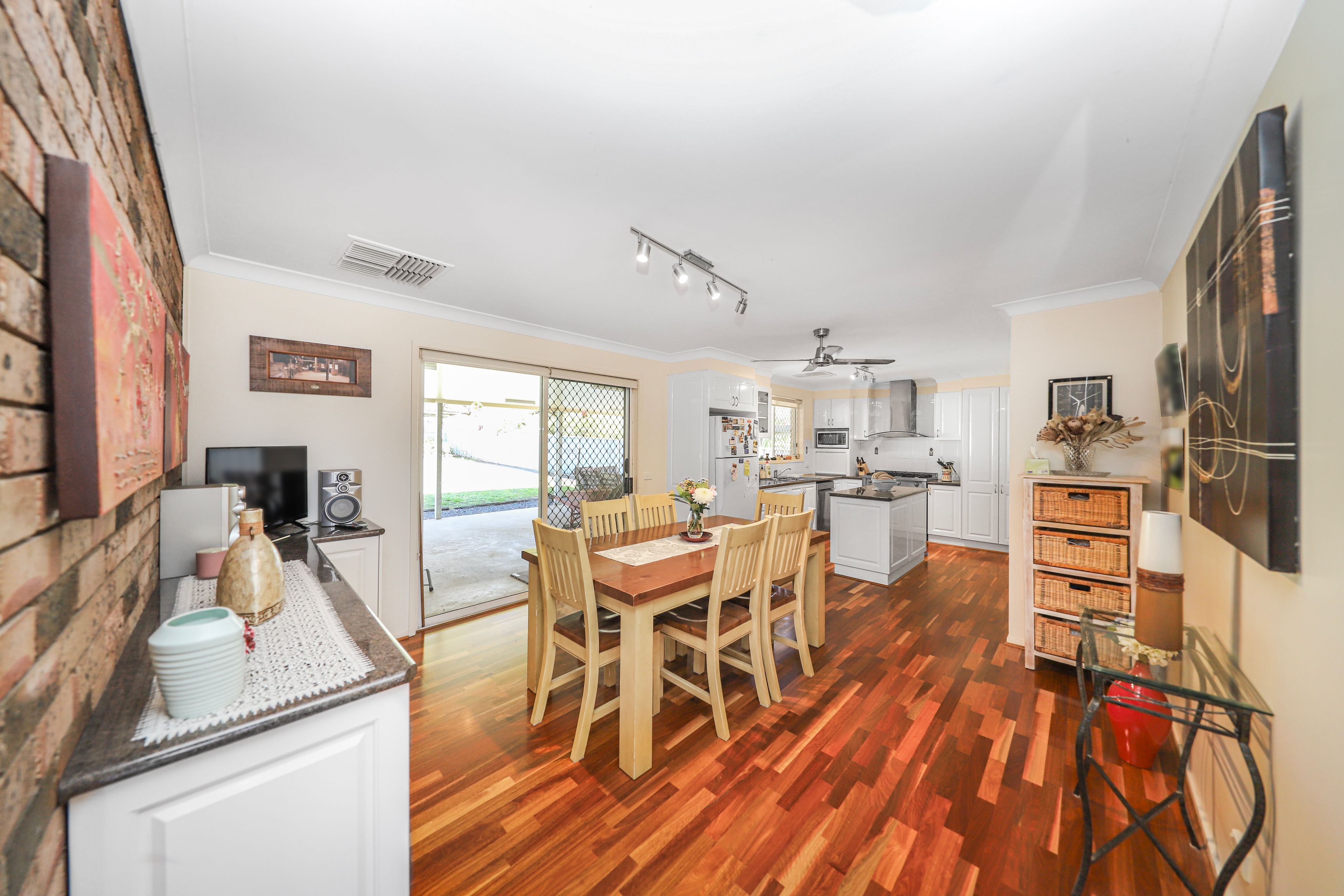 15 Wattle Crescent — photo 5 of 13