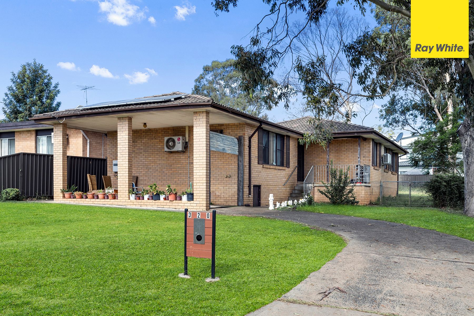 320 Railway Parade, Macquarie Fields NSW 2564