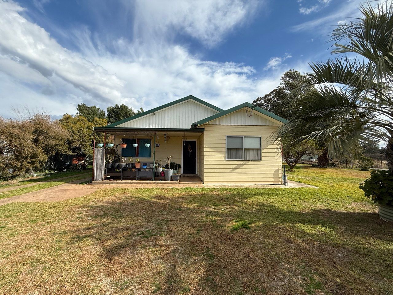 20 Long Street — photo from Ray White Parkes