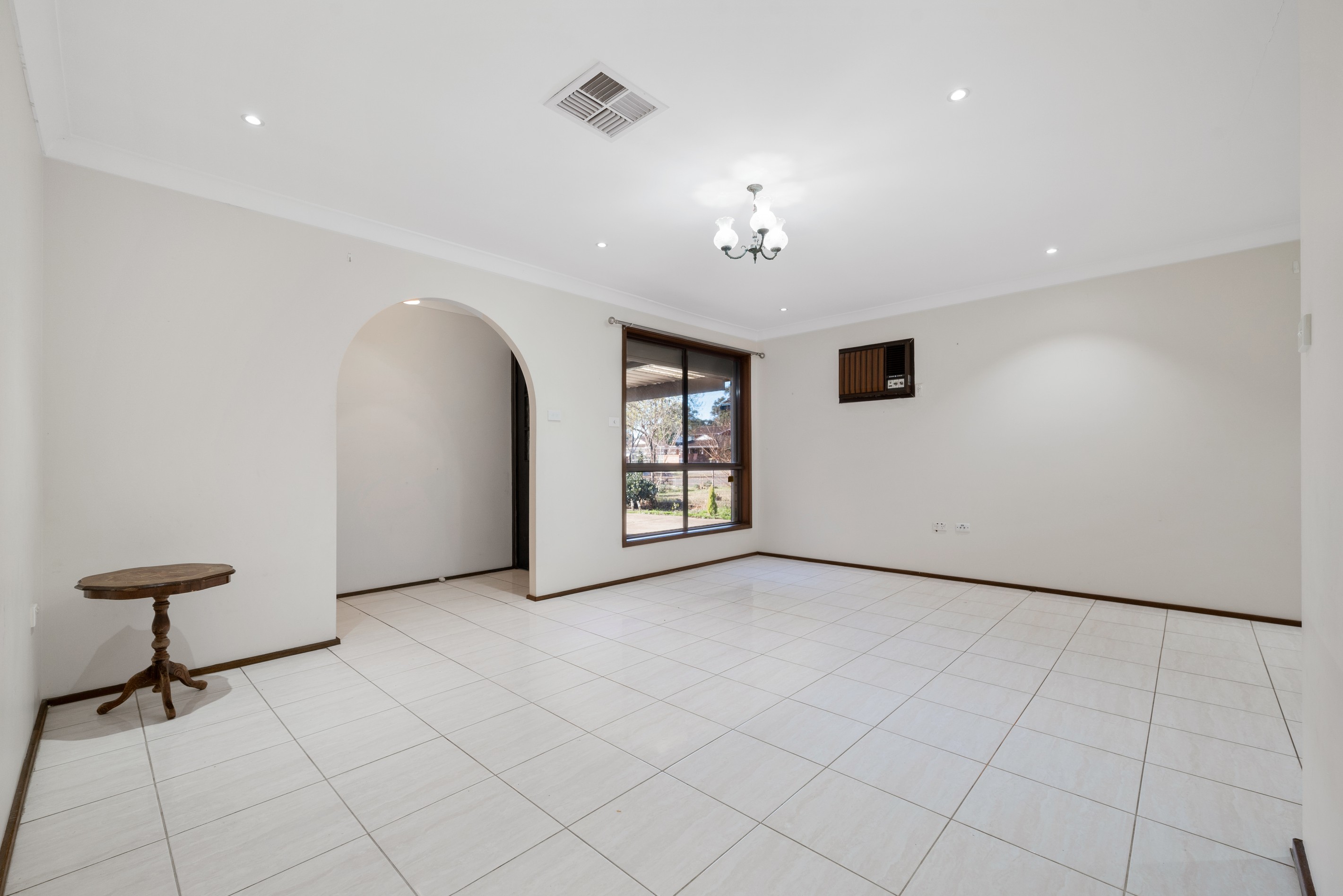 242 Harrow Road, Glenfield, NSW 2167