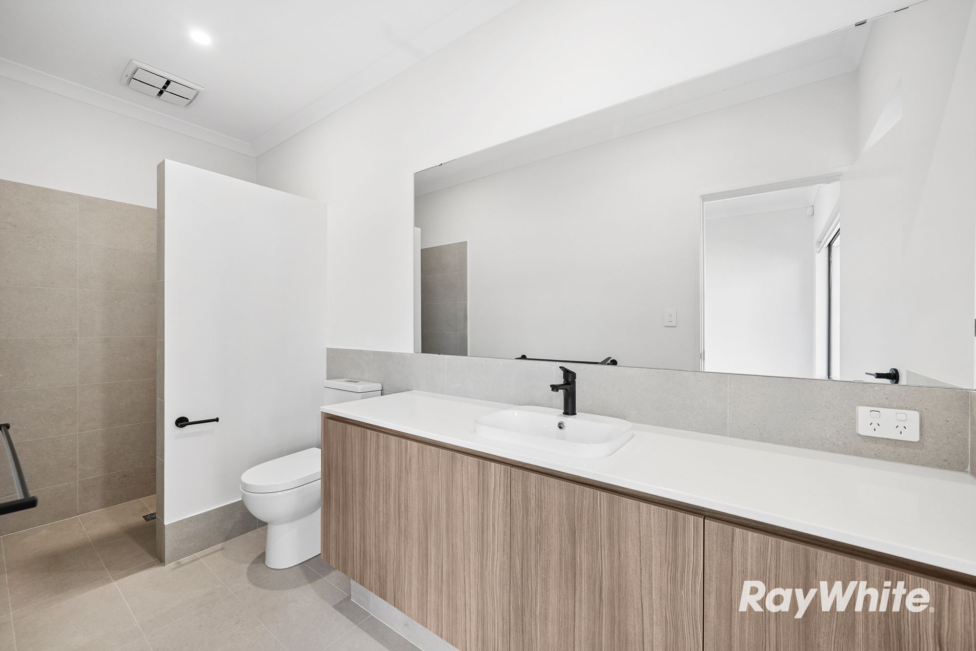 28B Scaddan Street — photo 9 of 30