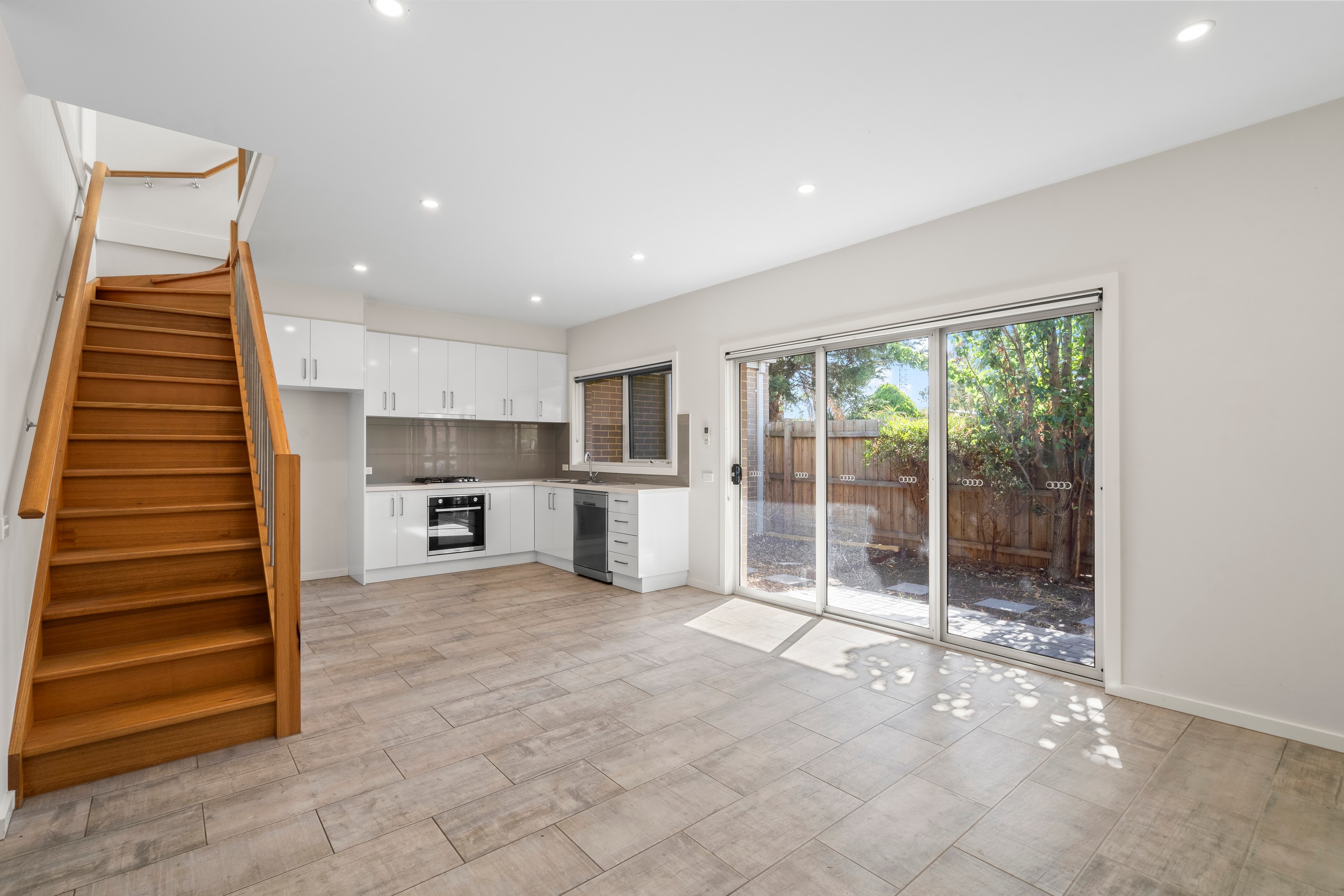 2/112 Bindi Street, Glenroy, VIC 3046