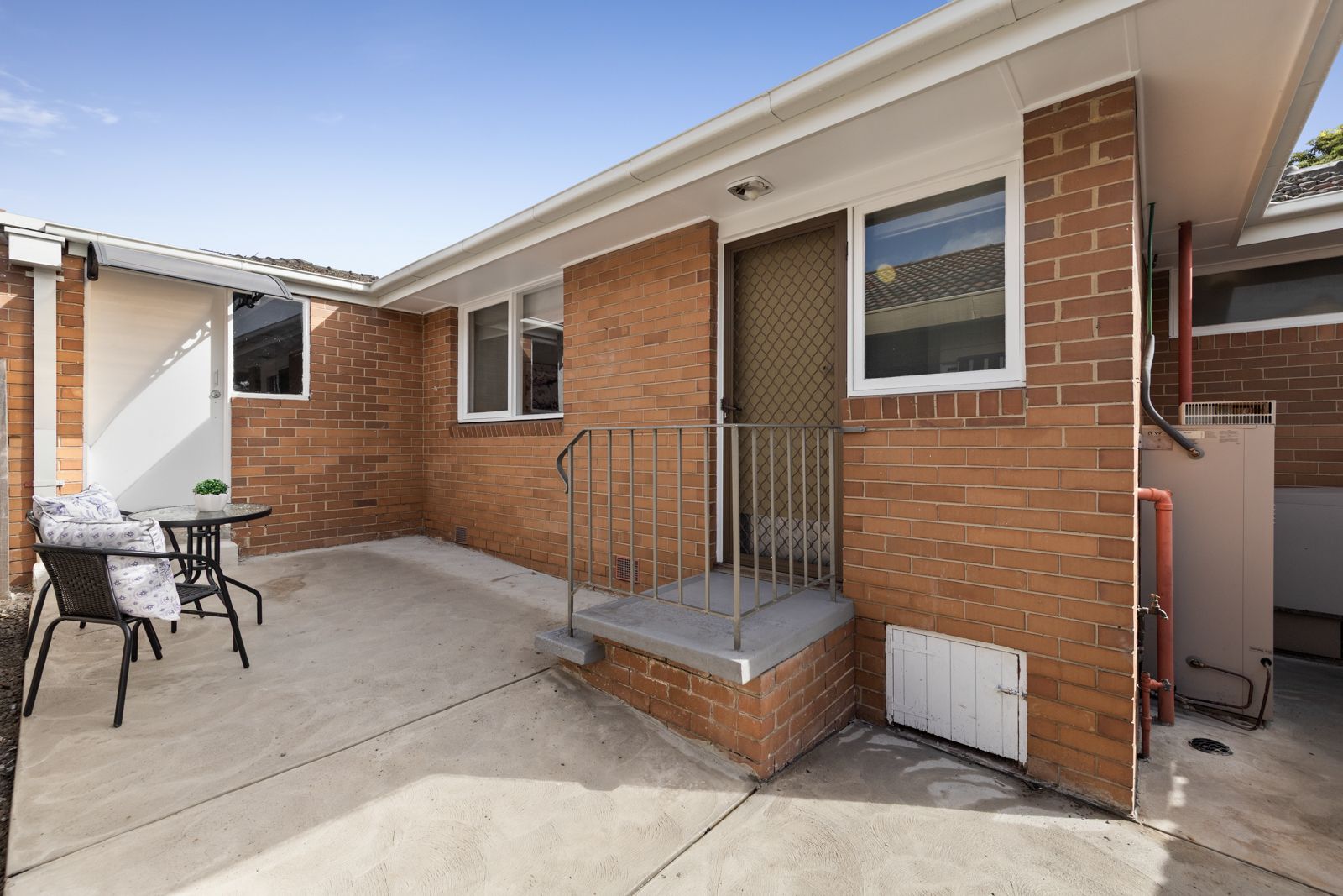 2/4 Raynes Street — photo 11 of 13