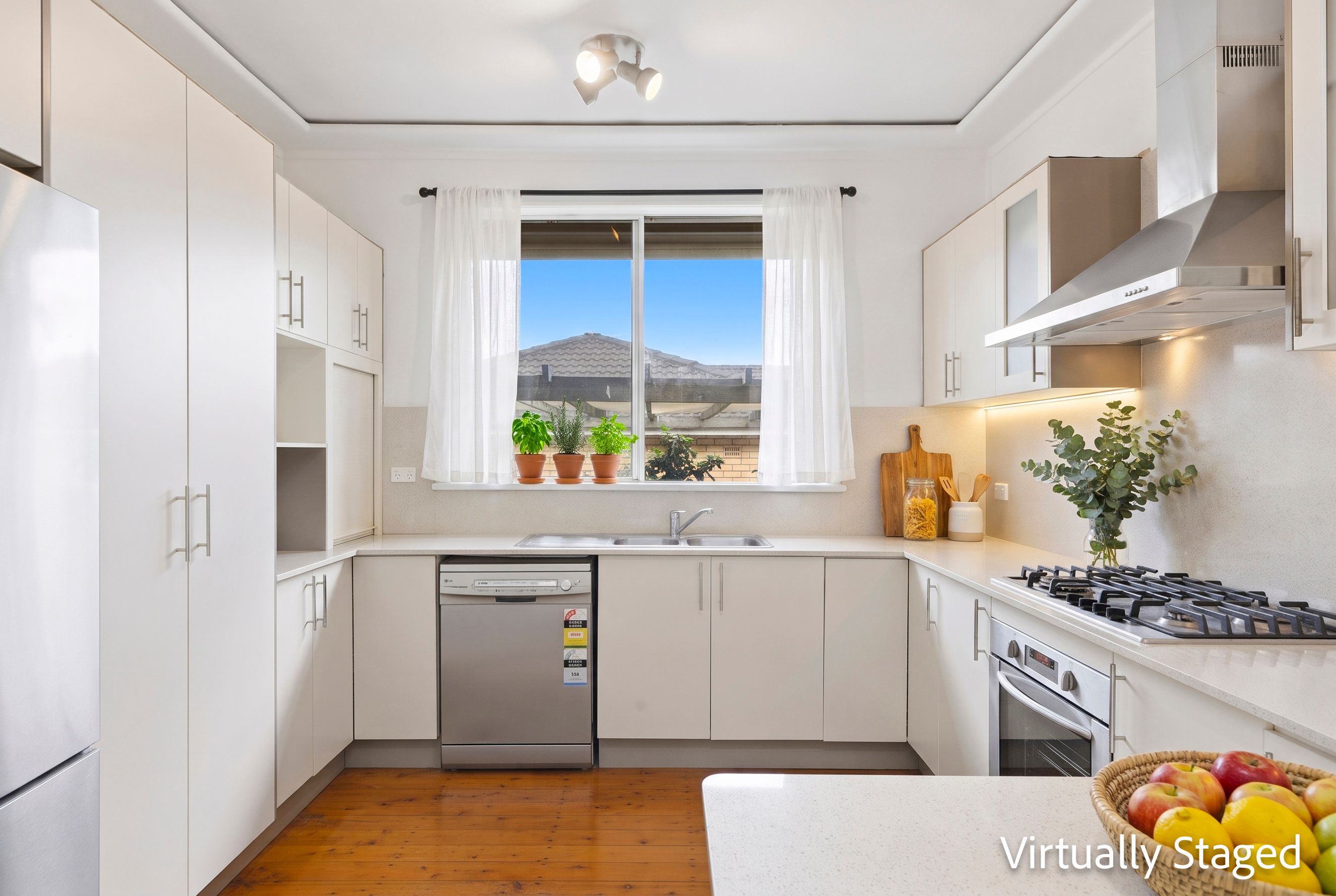 171 Carlingford Road — photo 4 of 17