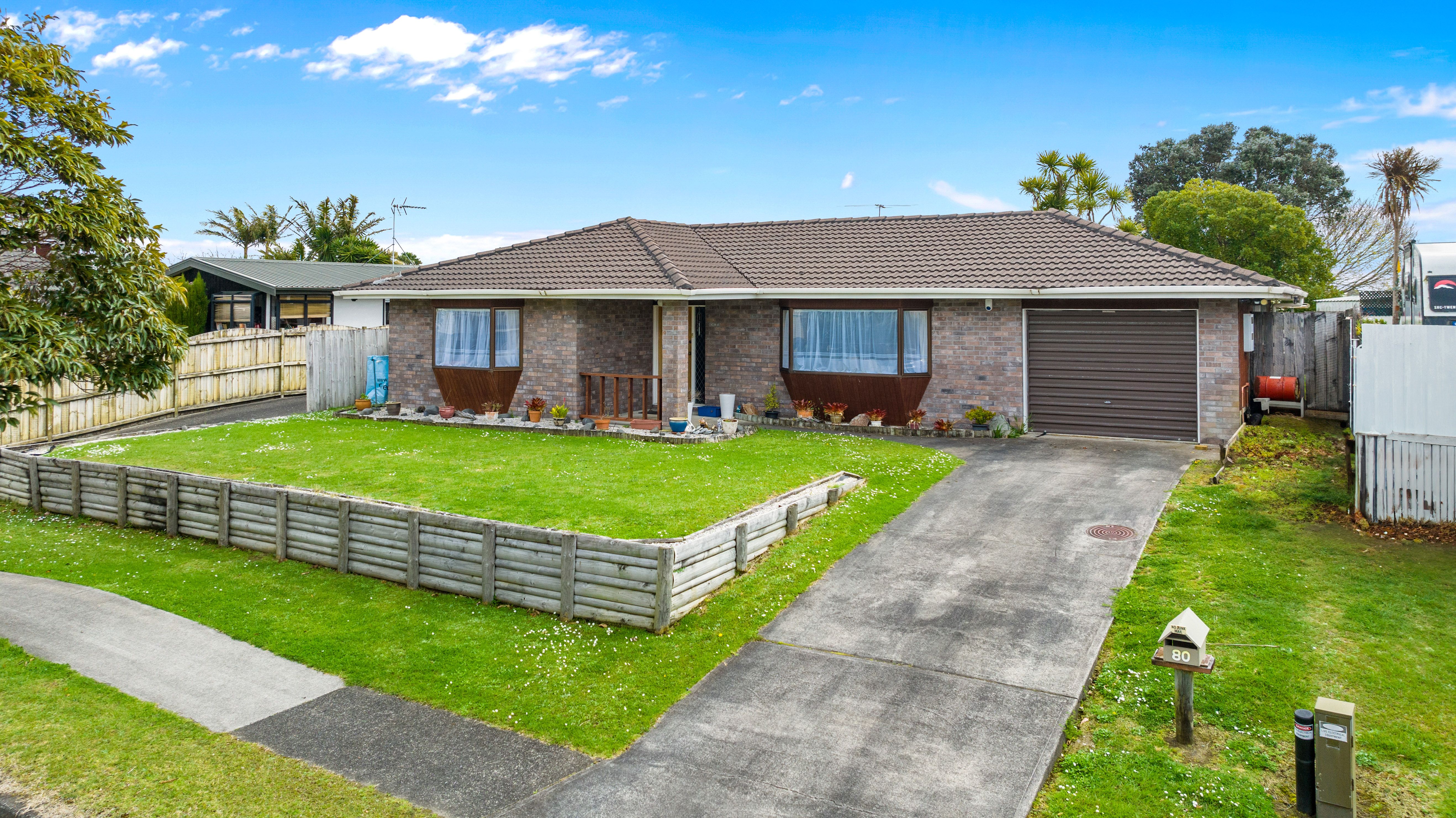 80 St Annes Crescent, Wattle Downs, Manukau City 2103 Sold House