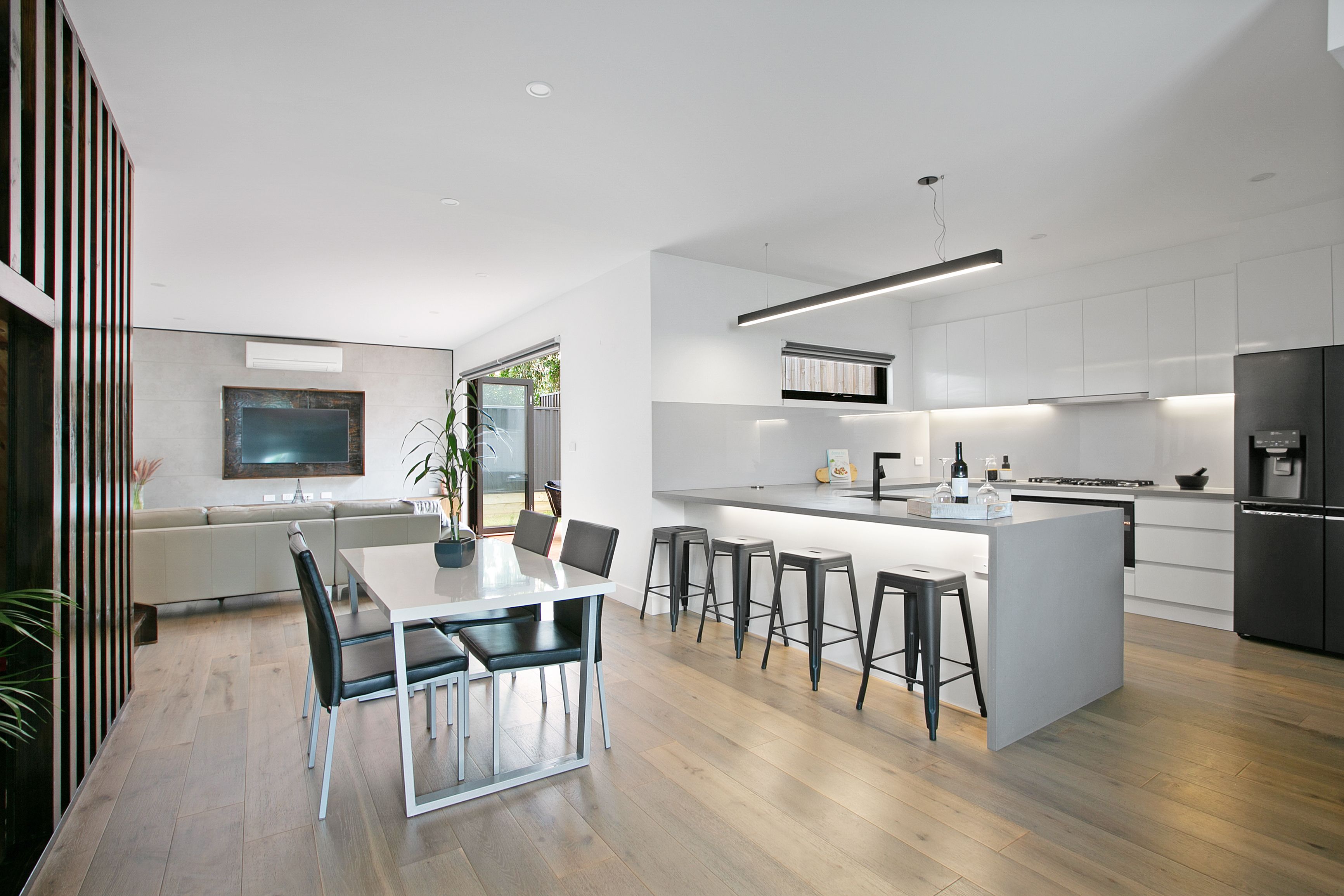 2/69 St Vigeons Road, Reservoir, VIC 3073