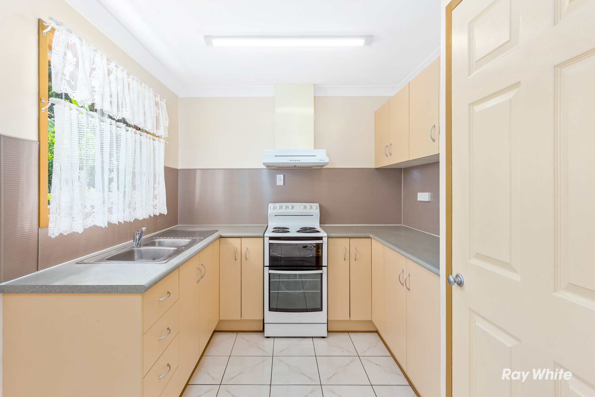 2/39 Power Street, Yeppoon, QLD 4703