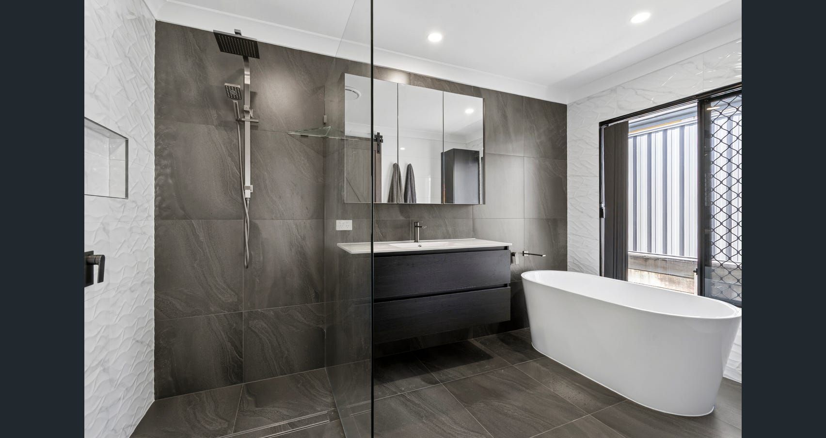 2 Barculdie Crescent — photo 13 of 20