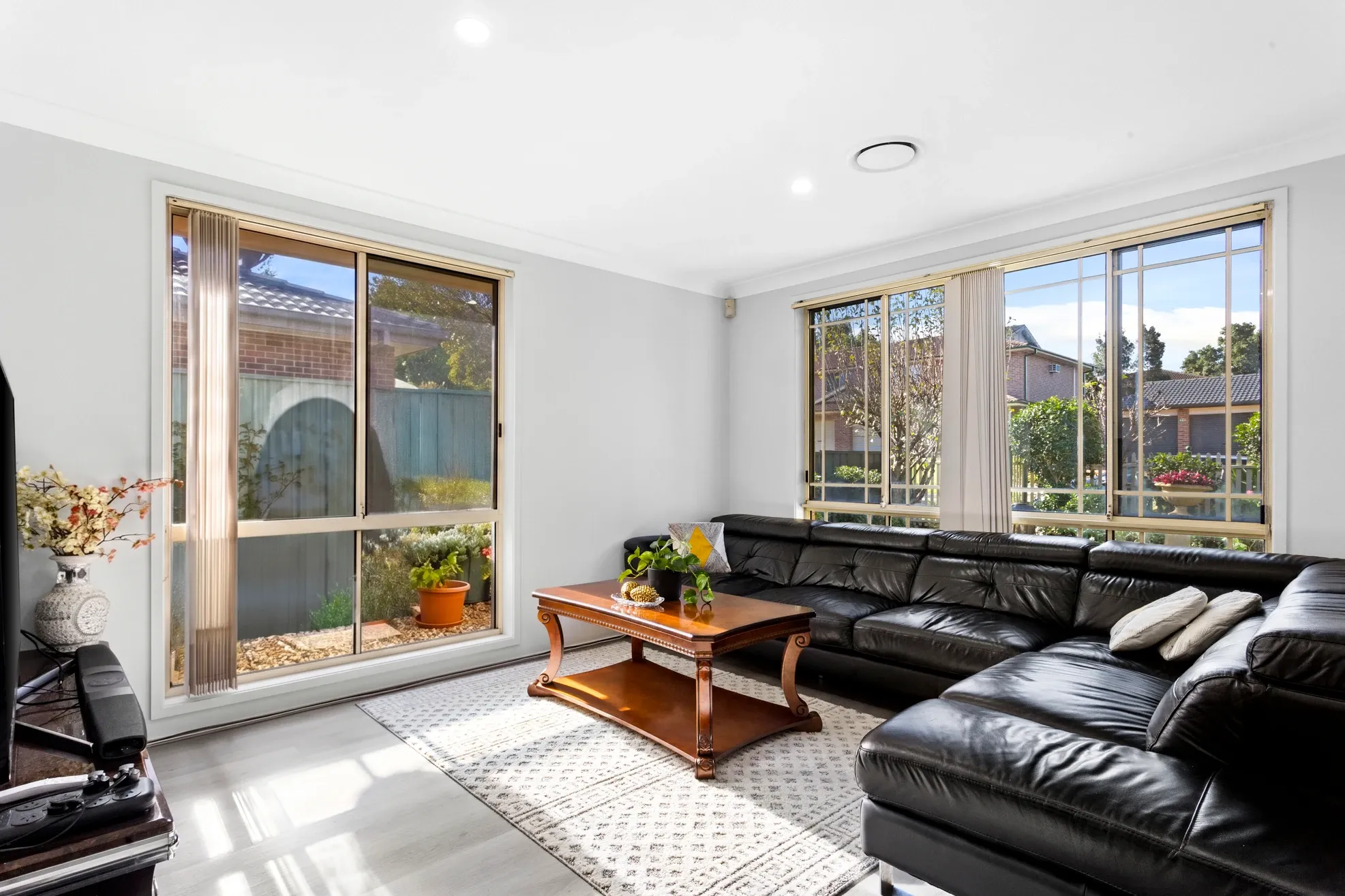 39 Manorhouse Boulevard — photo 3 of 11