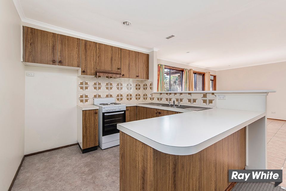 3 Whitelegge Close — photo 4 of 13