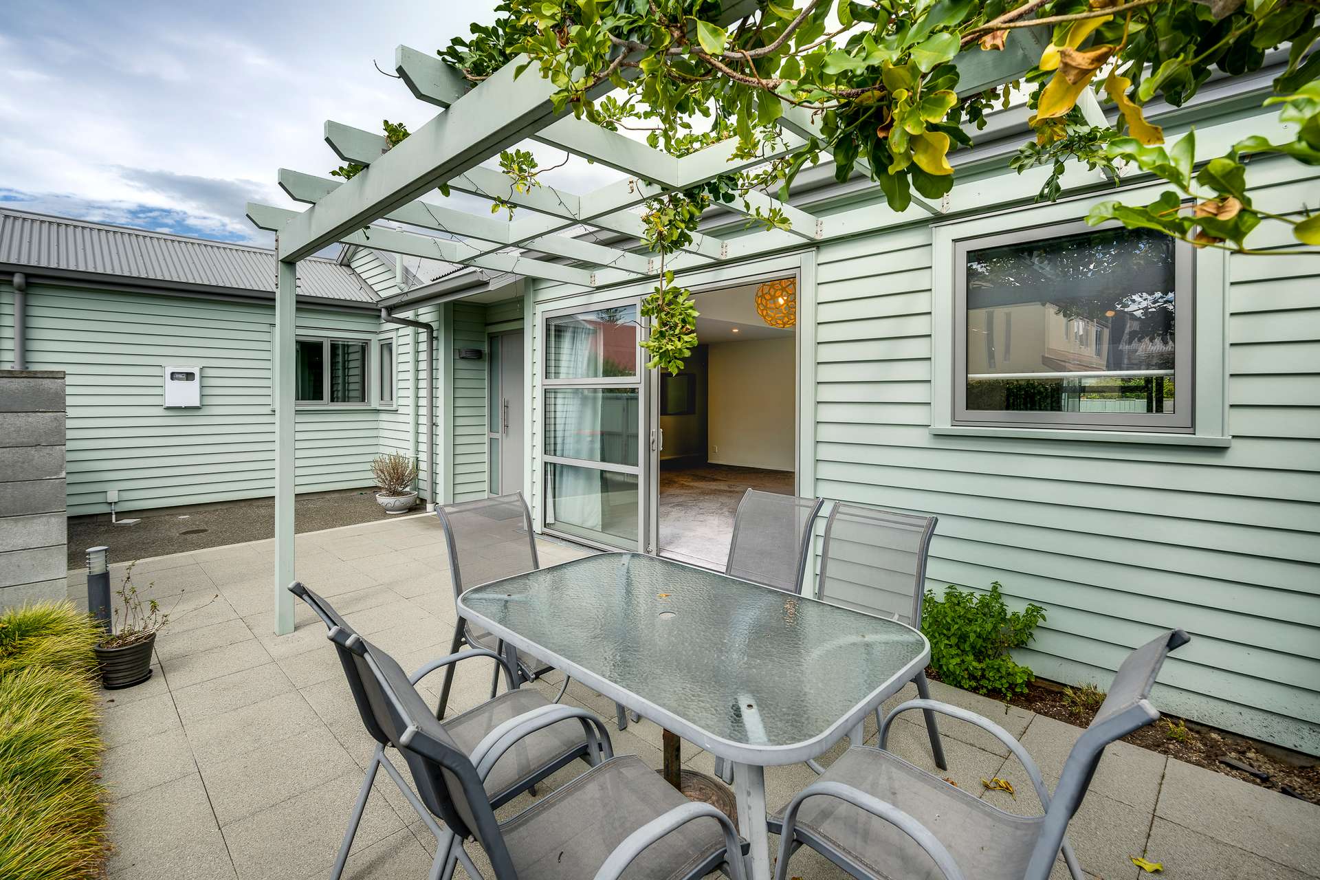 47 Waghorne Street photo 1
