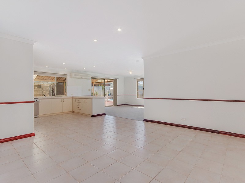 4 Montebourg Meander, Port Kennedy, WA 6172