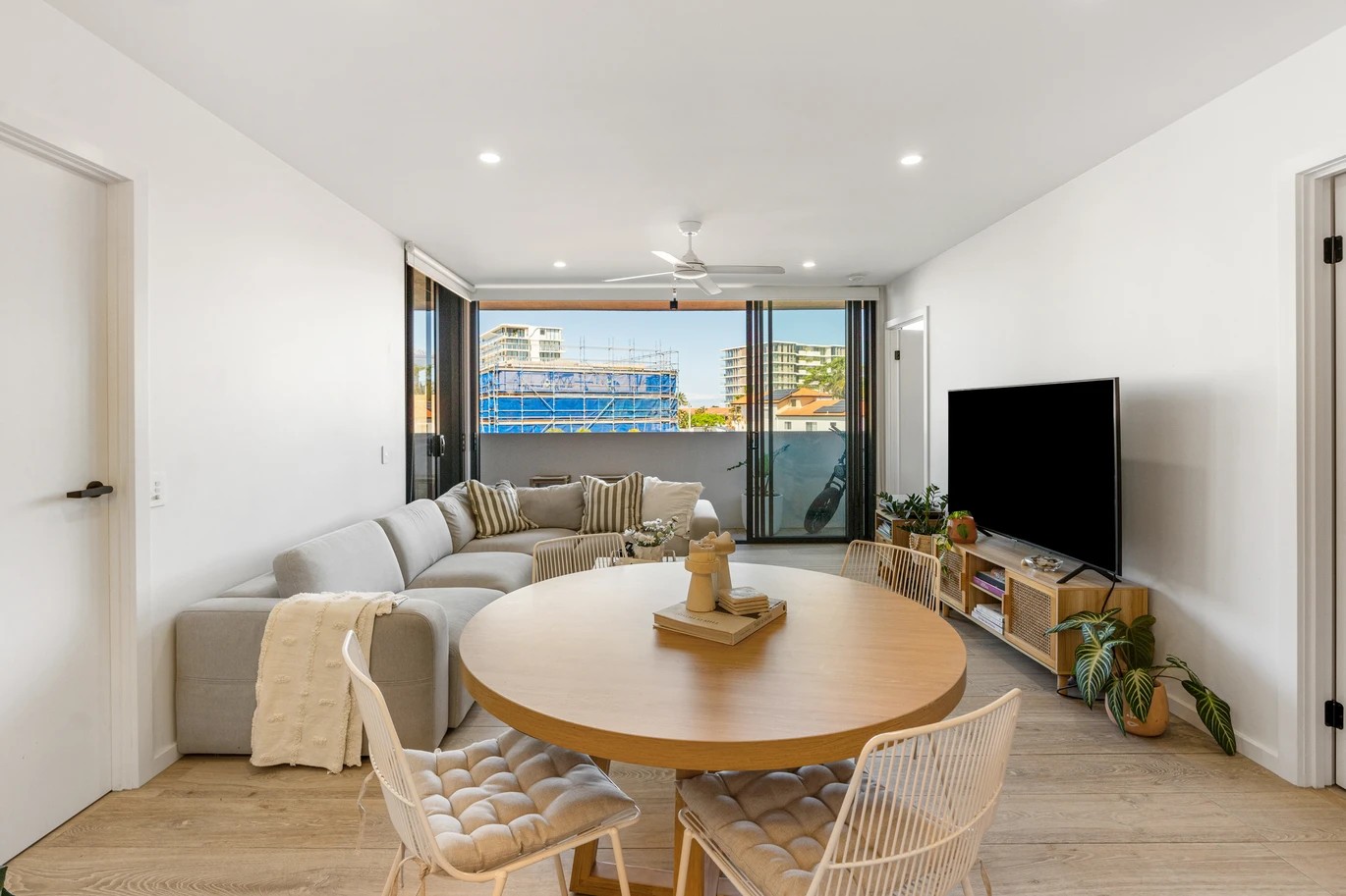 301/2 Mawarra Street, Palm Beach, QLD 4221