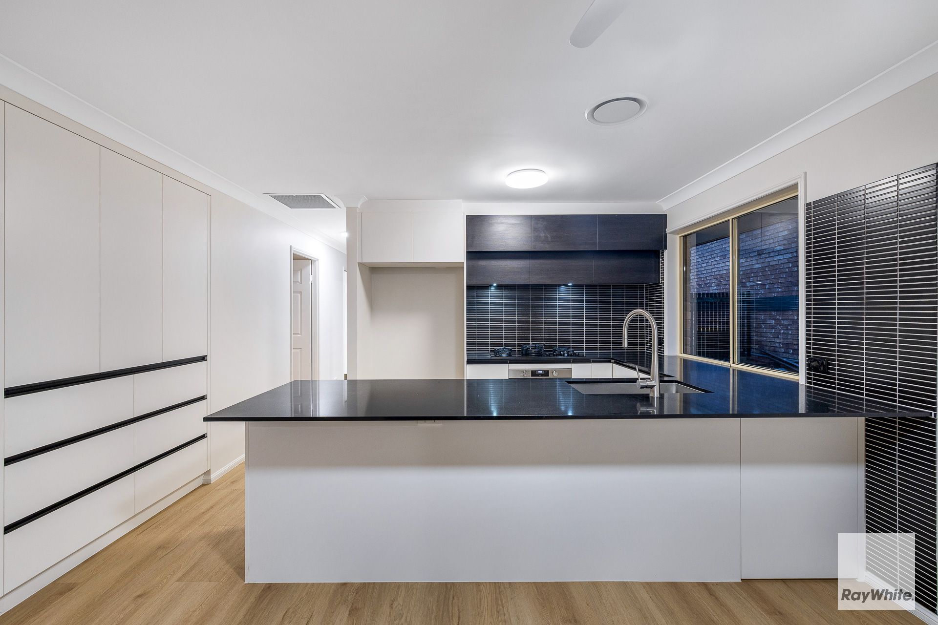 9 Petunia Crescent — photo 8 of 20