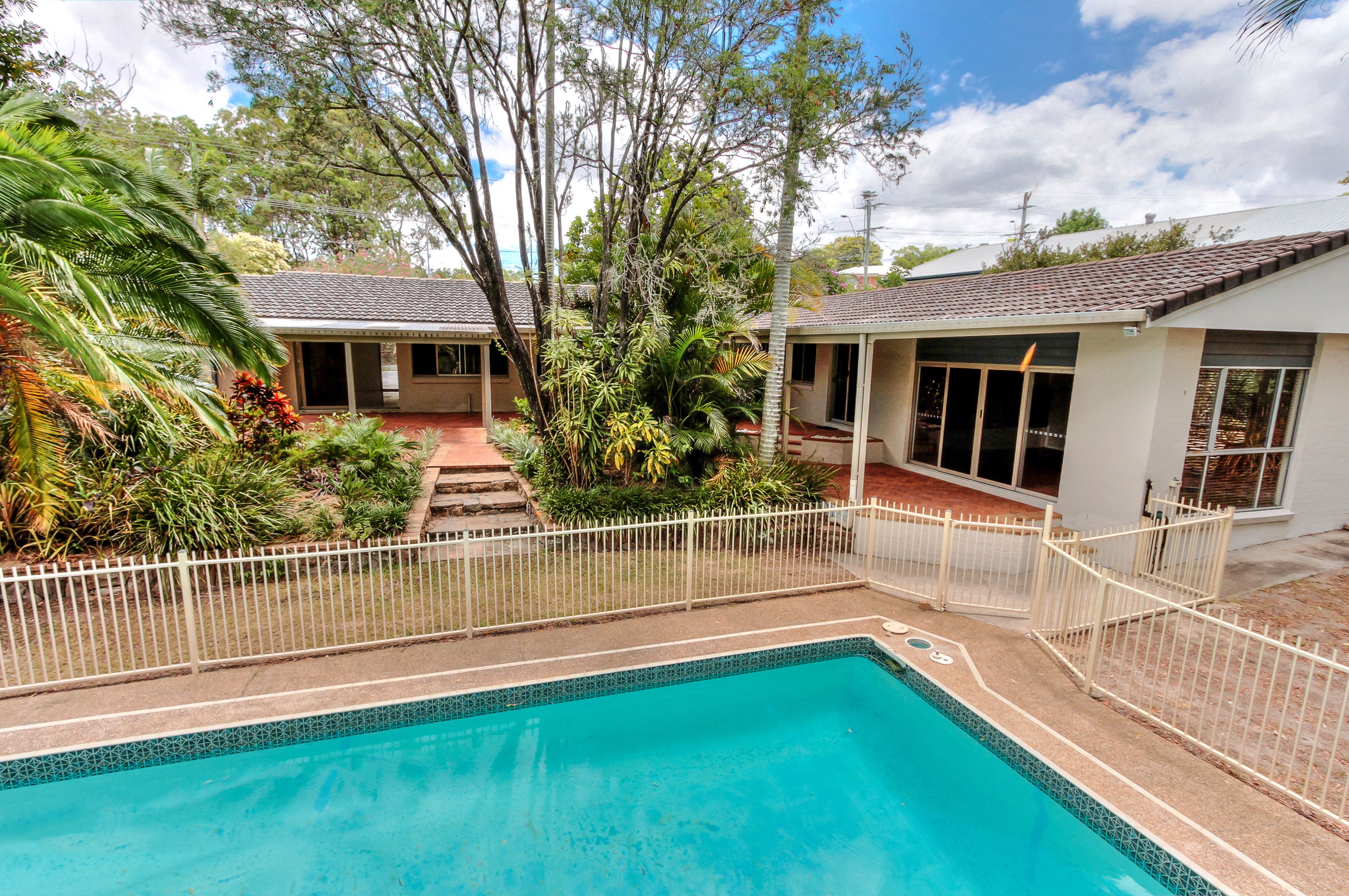 90 Dennis Road, Springwood, QLD 4127